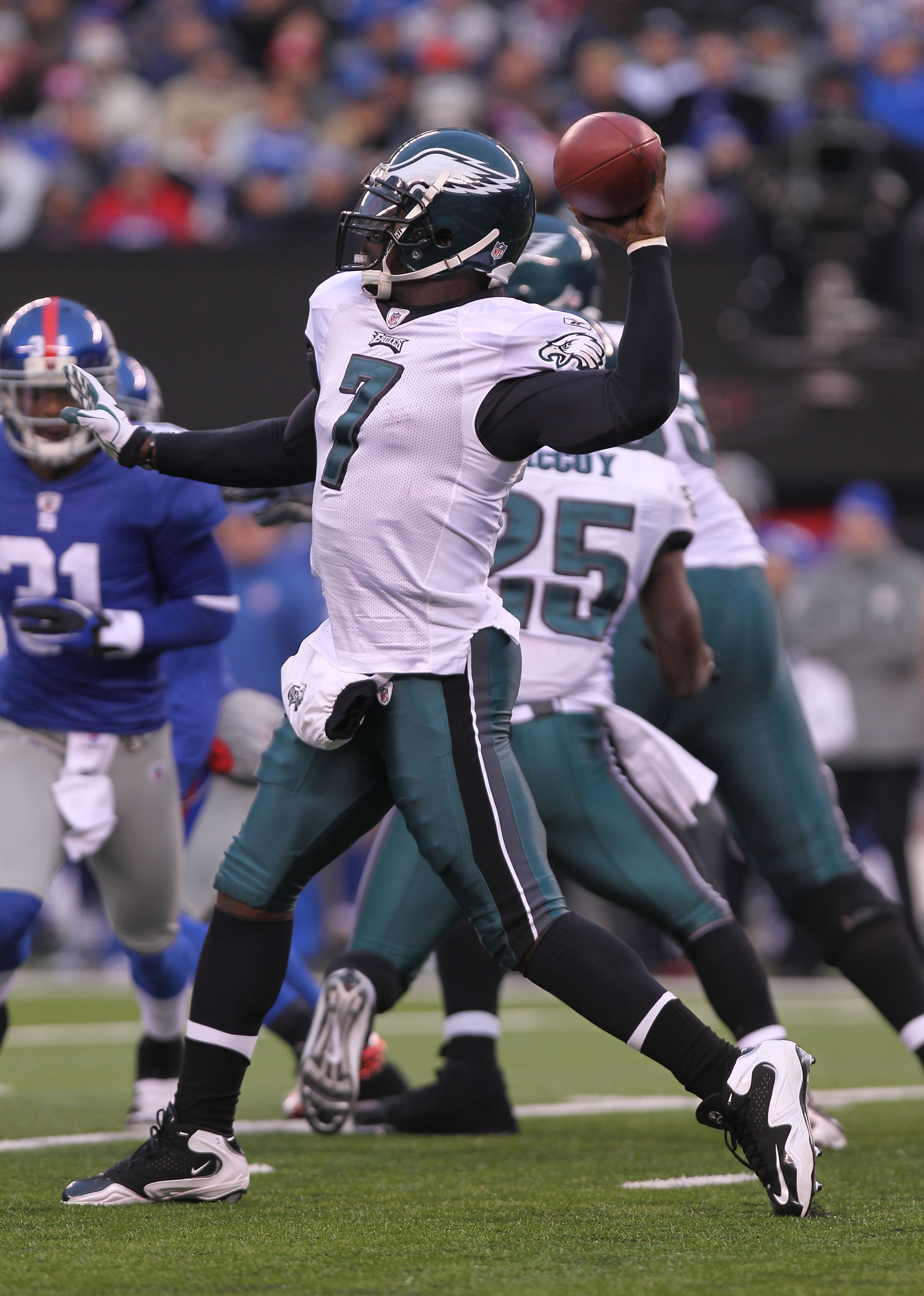 Michael Vick vs. Tom Brady: 5 Reasons Why The Eagles' Quarterback