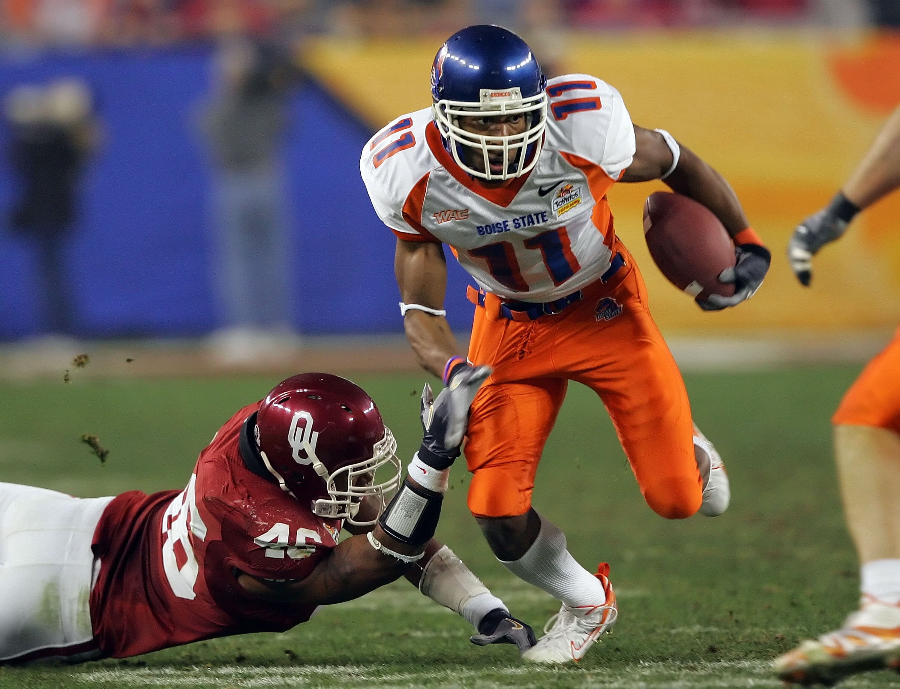 GLENDALE, AZ - JANUARY 01: Wide receiver Drisan James #11 of the Boise State Broncos runs by linebacker Zach Latimer #46 of the Oklahoma Sooners in the second quarter at the Tostito's Fiesta Bowl at University of Phoenix Stadium on January 1, 2007 in Gle
