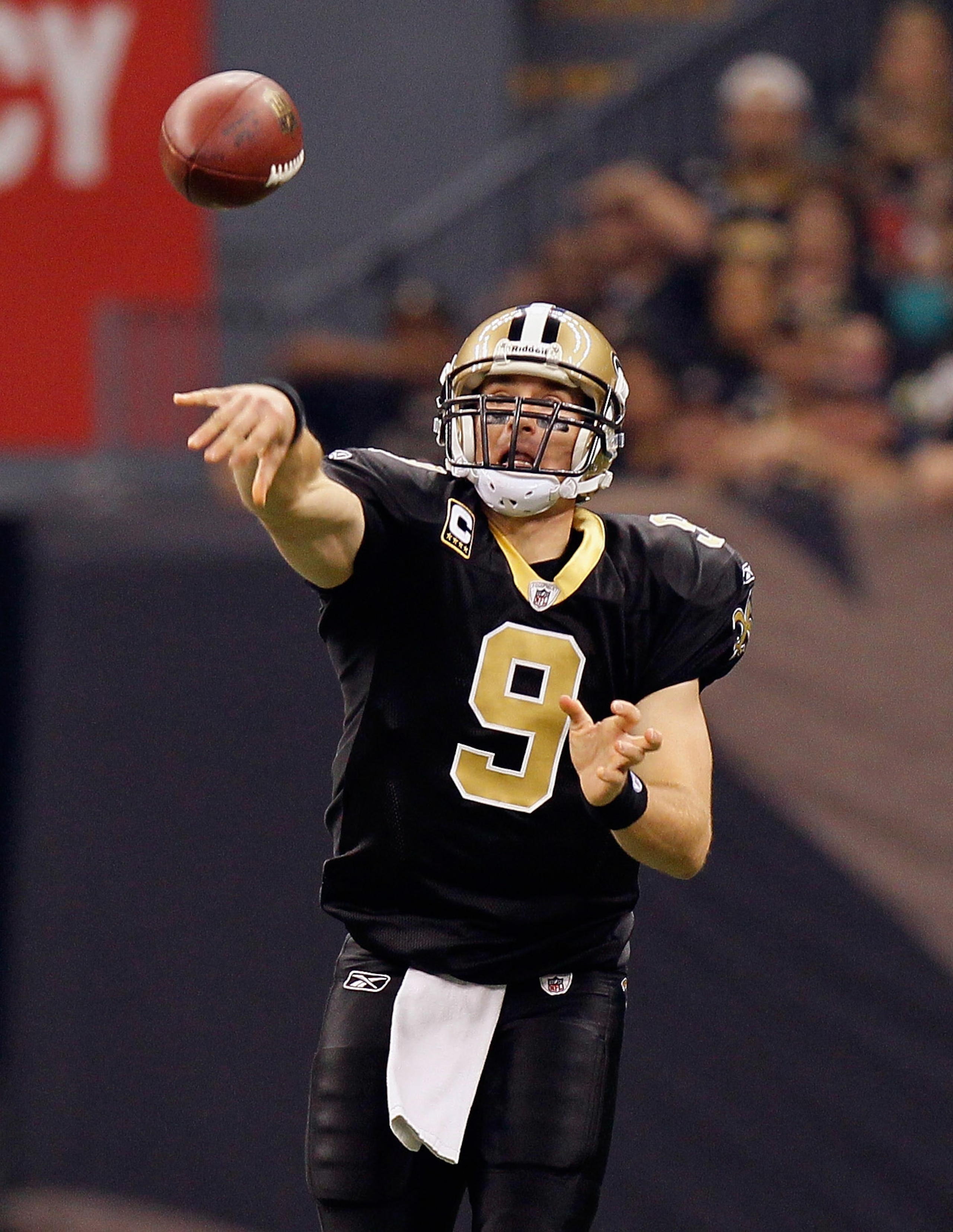 NEW ORLEANS - NOVEMBER 21:  Quarterback Drew Brees #9 of the New Orleans Saints against the Seattle Seahawks at Louisiana Superdome on November 21, 2010 in New Orleans, Louisiana.  (Photo by Kevin C. Cox/Getty Images)