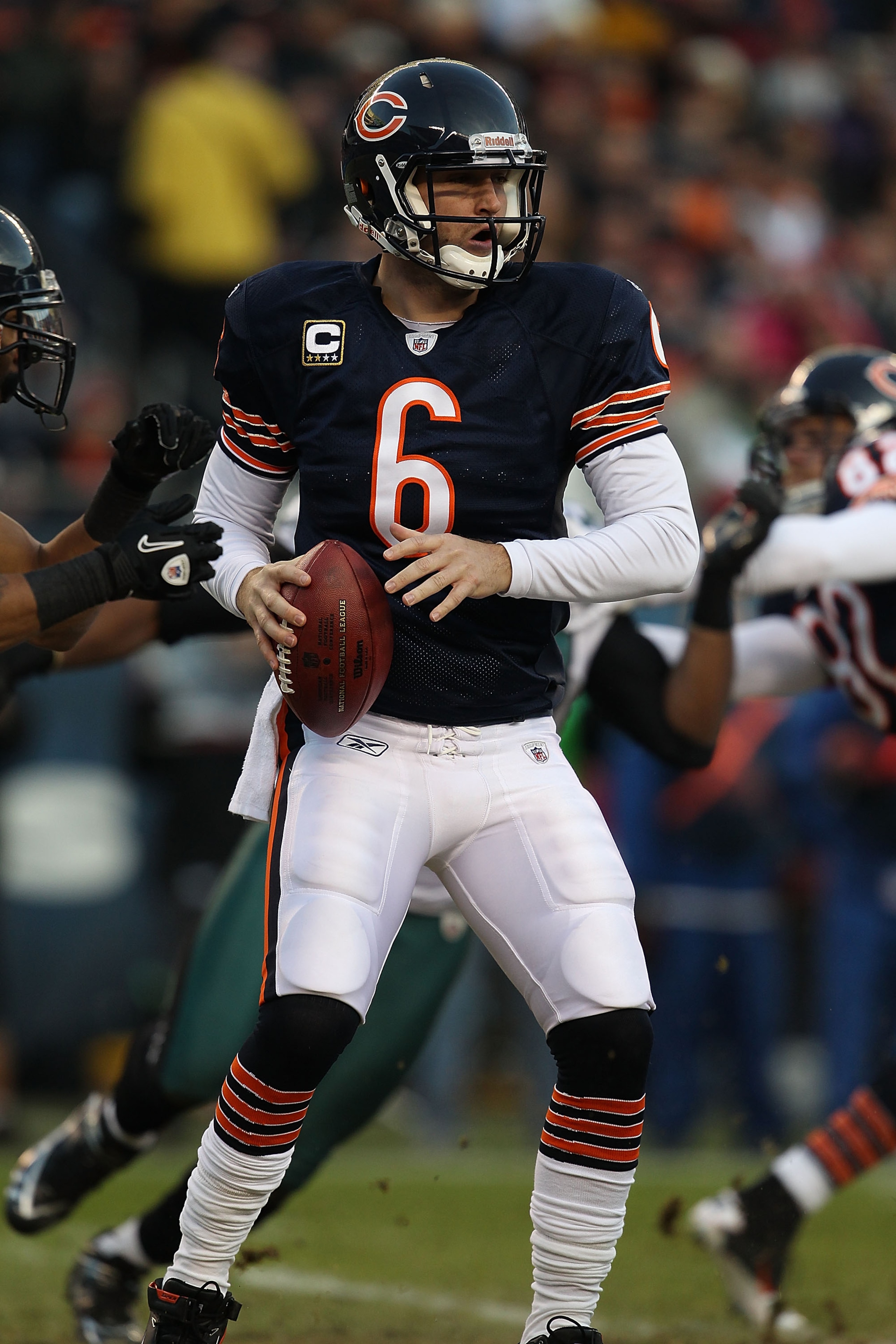 CHICAGO - NOVEMBER 28: Jay Cutler #6 of the Chicago Bears looks for a receiver against of the Philadelphia Eagles at Soldier Field on November 28, 2010 in Chicago, Illinois. The Bears defeated the Eagles 31-26. (Photo by Jonathan Daniel/Getty Images)