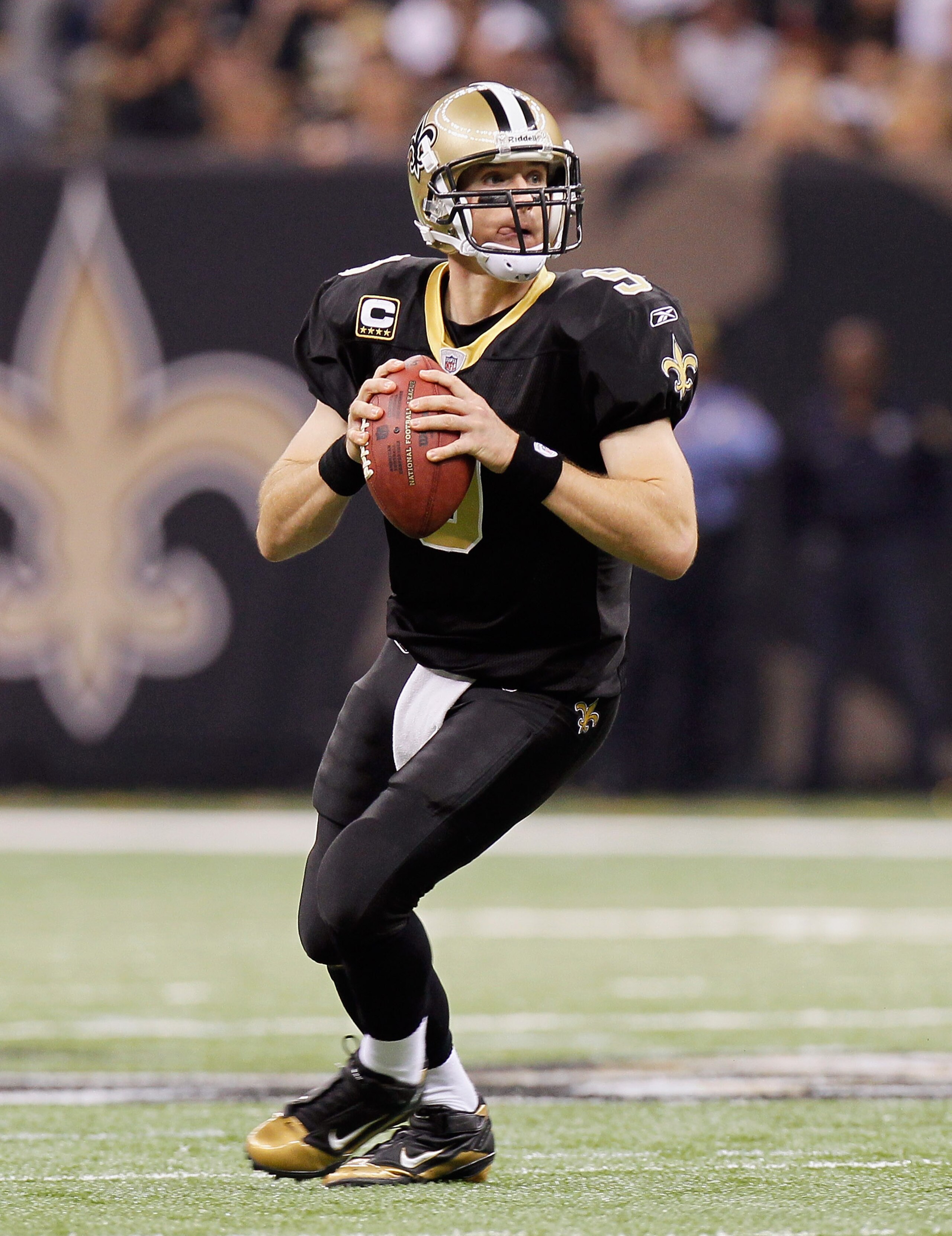 NEW ORLEANS - NOVEMBER 21:  Quarterback Drew Brees #9 of the New Orleans Saints against the Seattle Seahawks at Louisiana Superdome on November 21, 2010 in New Orleans, Louisiana.  (Photo by Kevin C. Cox/Getty Images)