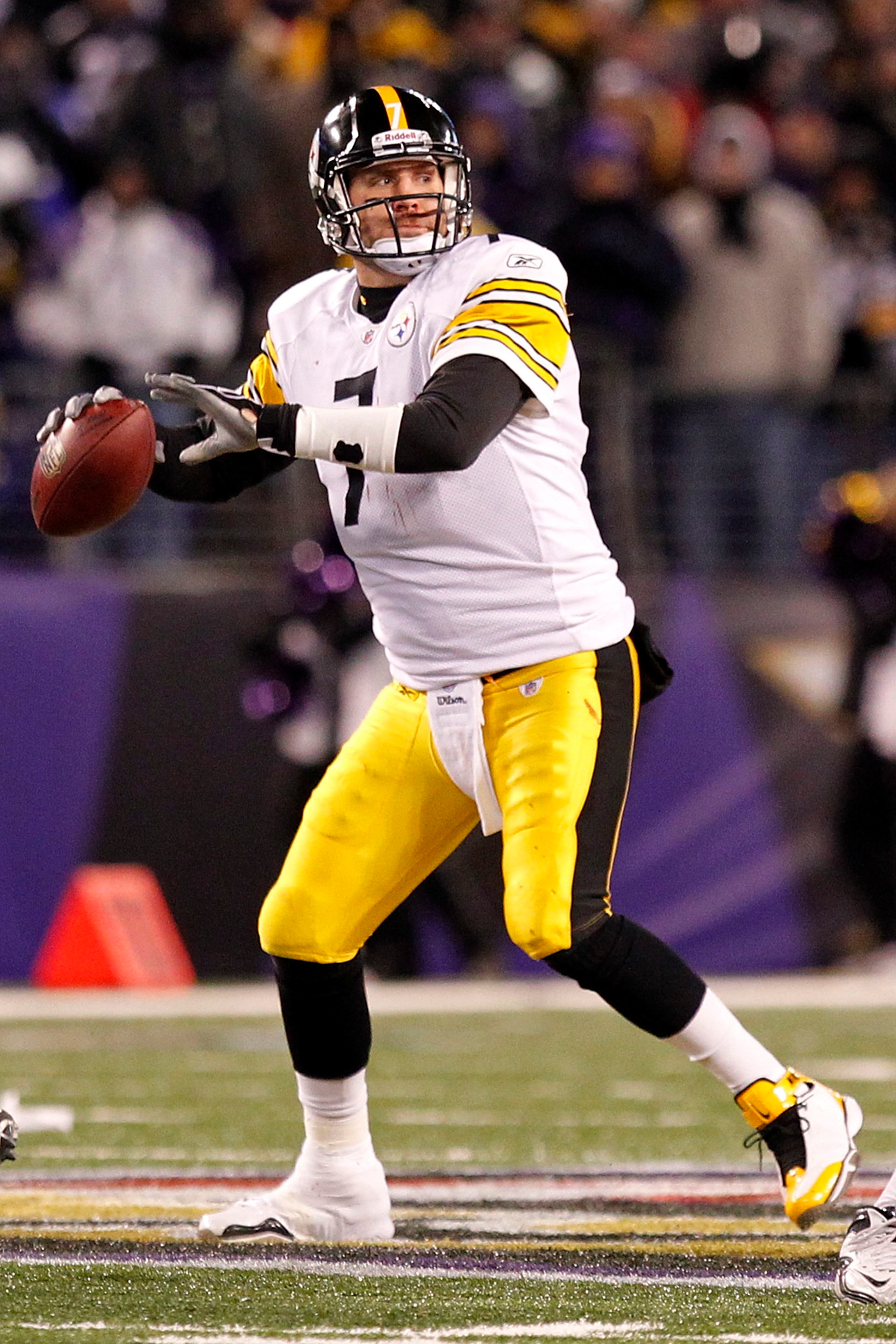 BALTIMORE, MD - DECEMBER 05: Ben Roethlisberger #7 of the Pittsburgh Steelers throws the ball against the Baltimore Ravens at M&T Bank Stadium on December 5, 2010 in Baltimore, Maryland.  (Photo by Geoff Burke/Getty Images)