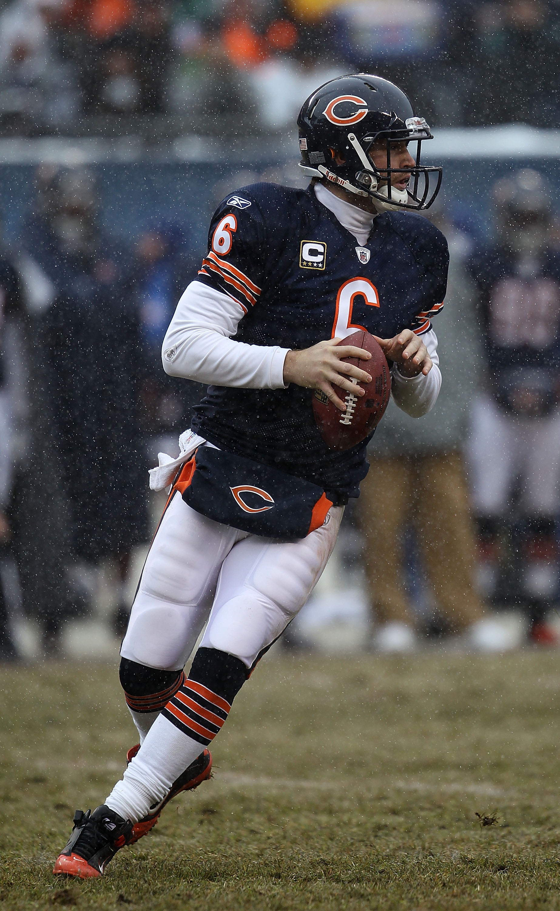 CHICAGO, IL - DECEMBER 26: Jay Cutler #6 of the Chicago Bears looks for a receiver against the New York Jets at Soldier Field on December 26, 2010 in Chicago, Illinois. The Bears defeated the Jets 38-34. (Photo by Jonathan Daniel/Getty Images)