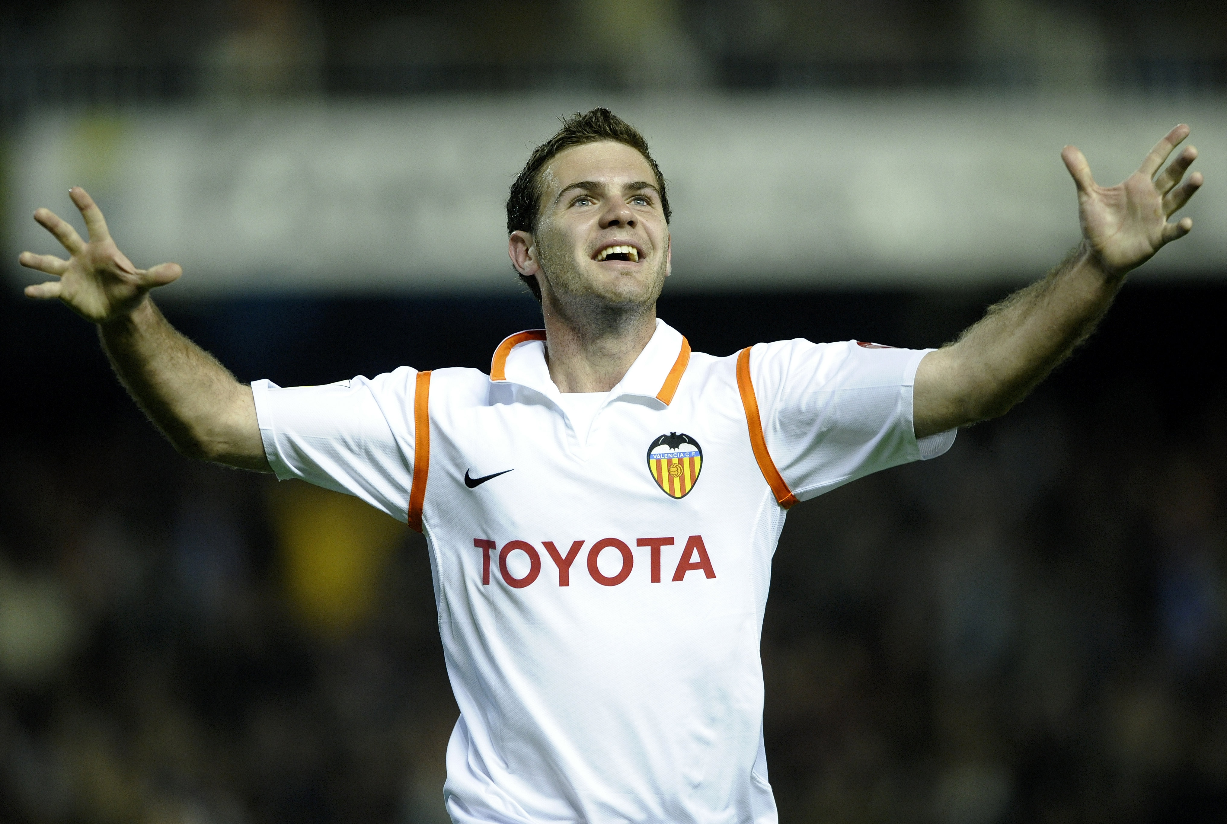 VALENCIA, SPAIN - MARCH 20:  Juan Mata of Valencia celebrates the third goal during the Copa del Rey Semi Final 2nd leg match between Valencia and Barcelona at the Mestalla stadium on March 20, 2008 in Valencia, Spain.  (Photo by Manuel Queimadelos Alonso