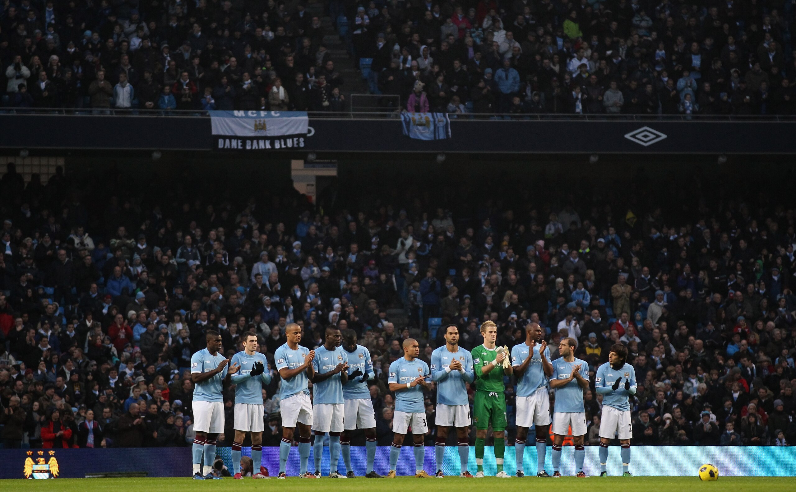 MANCHESTER, ENGLAND - DECEMBER 28: Players of Manchester City observe a one minute's applause in memory of all the people connected with the club who have lost their lives over the past year prior to the Barclays Premier League match between Manchester Ci MANCHESTER, ENGLAND - DECEMBER 28: Players of Manchester City observe a one minute's applause in memory of all the people connected with the club who have lost their lives over the past year prior to the Barclays Premier League match between Manchester Ci