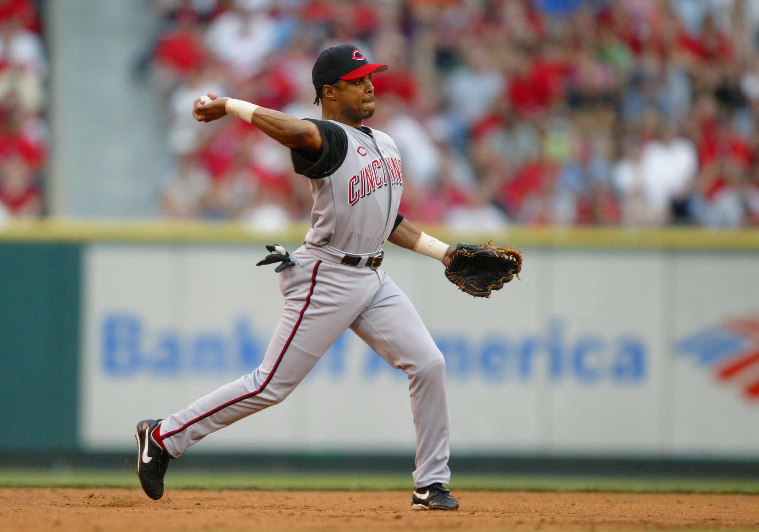 ST. LOUIS - JULY 6:  Infielder Barry Larkin #11 of the Cincinnati Reds throws the ball against the St. Louis Cardinals during the game at Busch Stadium on July 6, 2004 in St. Louis, Missouri. The Reds won 5-3.  (Photo by Elsa/Getty Images)