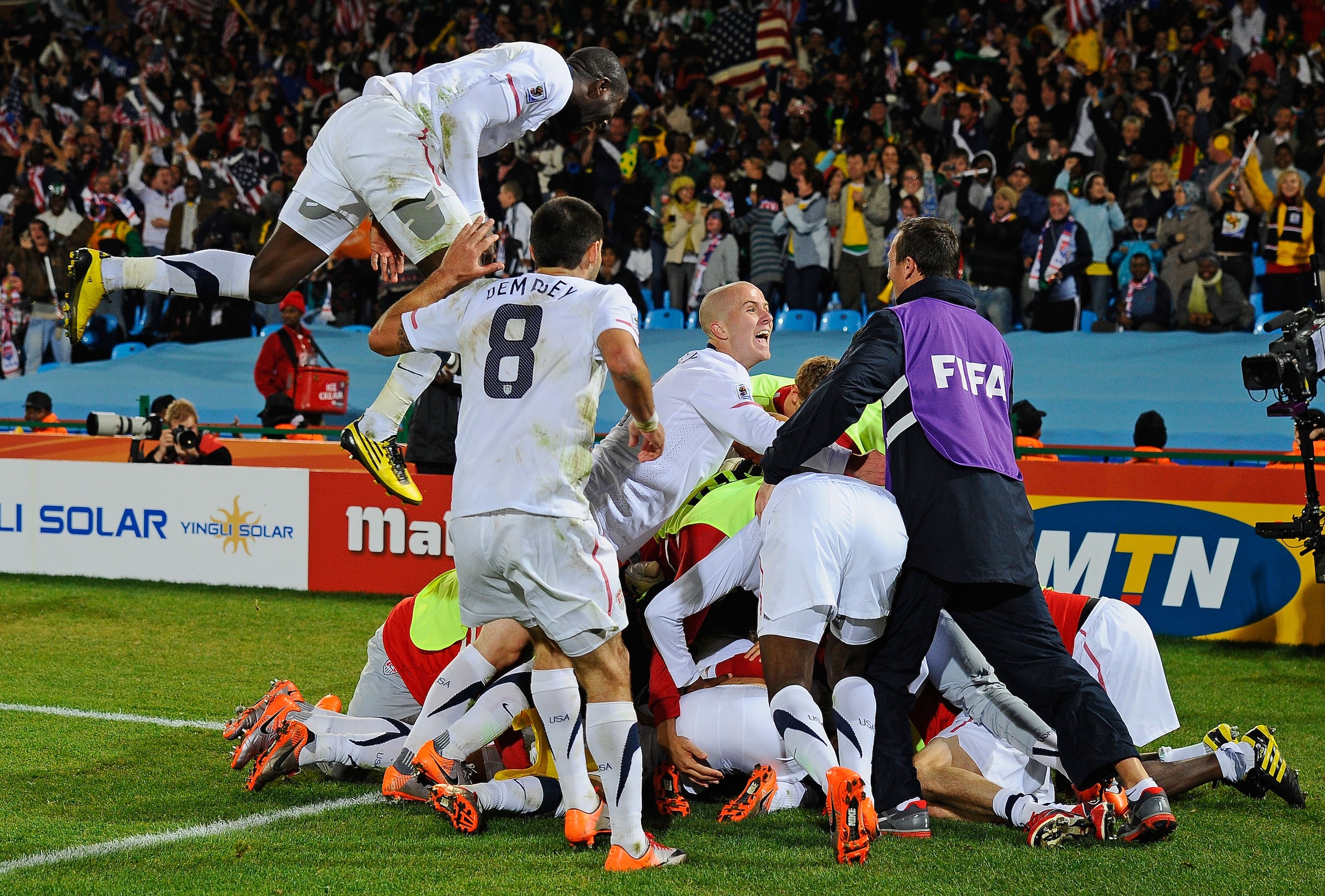 PRETORIA, SOUTH AFRICA - JUNE 23:  The USA team celebrate Landon Donovan's winning goal that sends the USA through to the second round during the 2010 FIFA World Cup South Africa Group C match between USA and Algeria at the Loftus Versfeld Stadium on June
