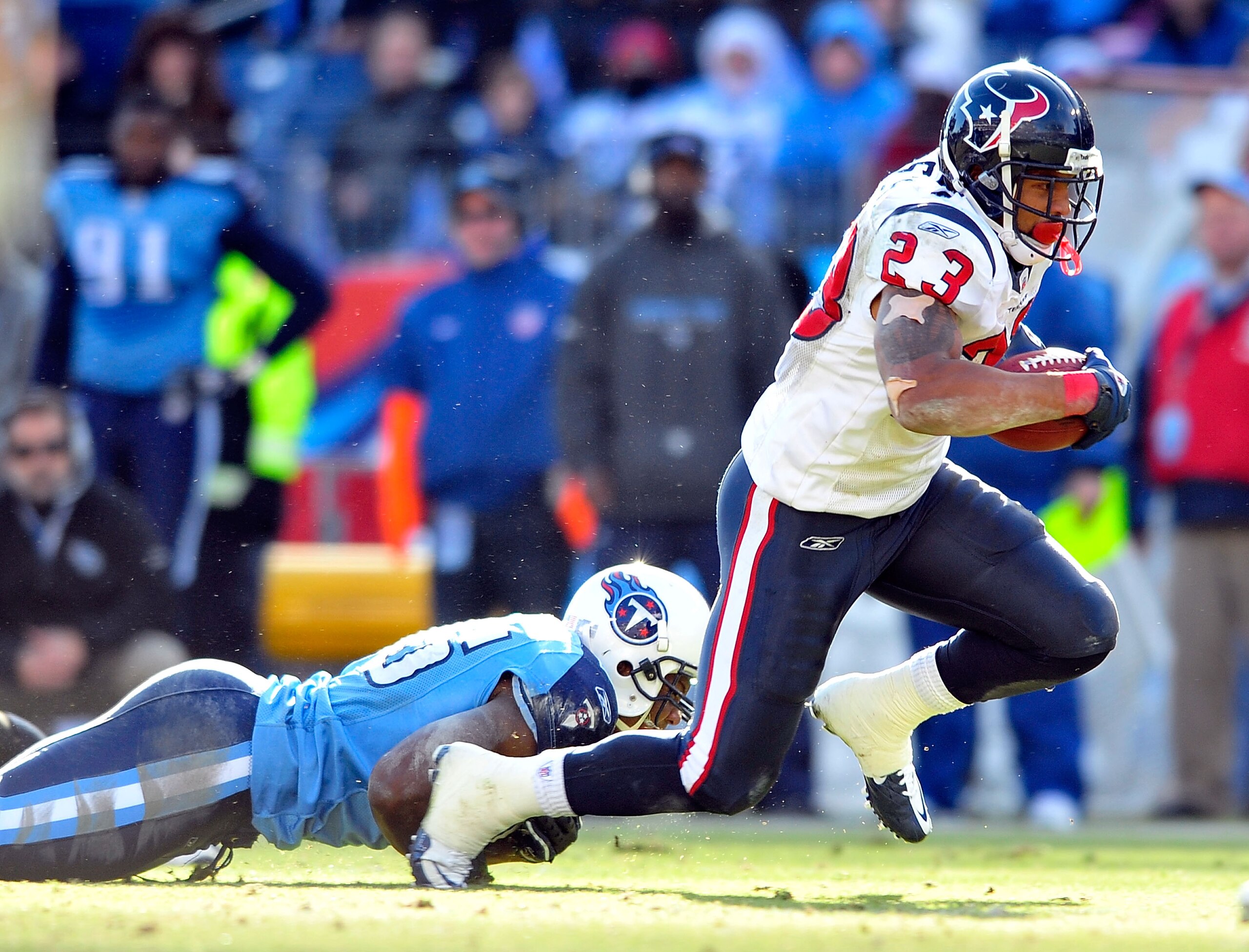 NASHVILLE, TN - DECEMBER 19:  Arian Foster #23 of the Houston Texans runs against the Tennessee Titans  at LP Field on December 19, 2010 in Nashville, Tennessee. The Titans defeated the Texans, 31-17.  (Photo by Grant Halverson/Getty Images)