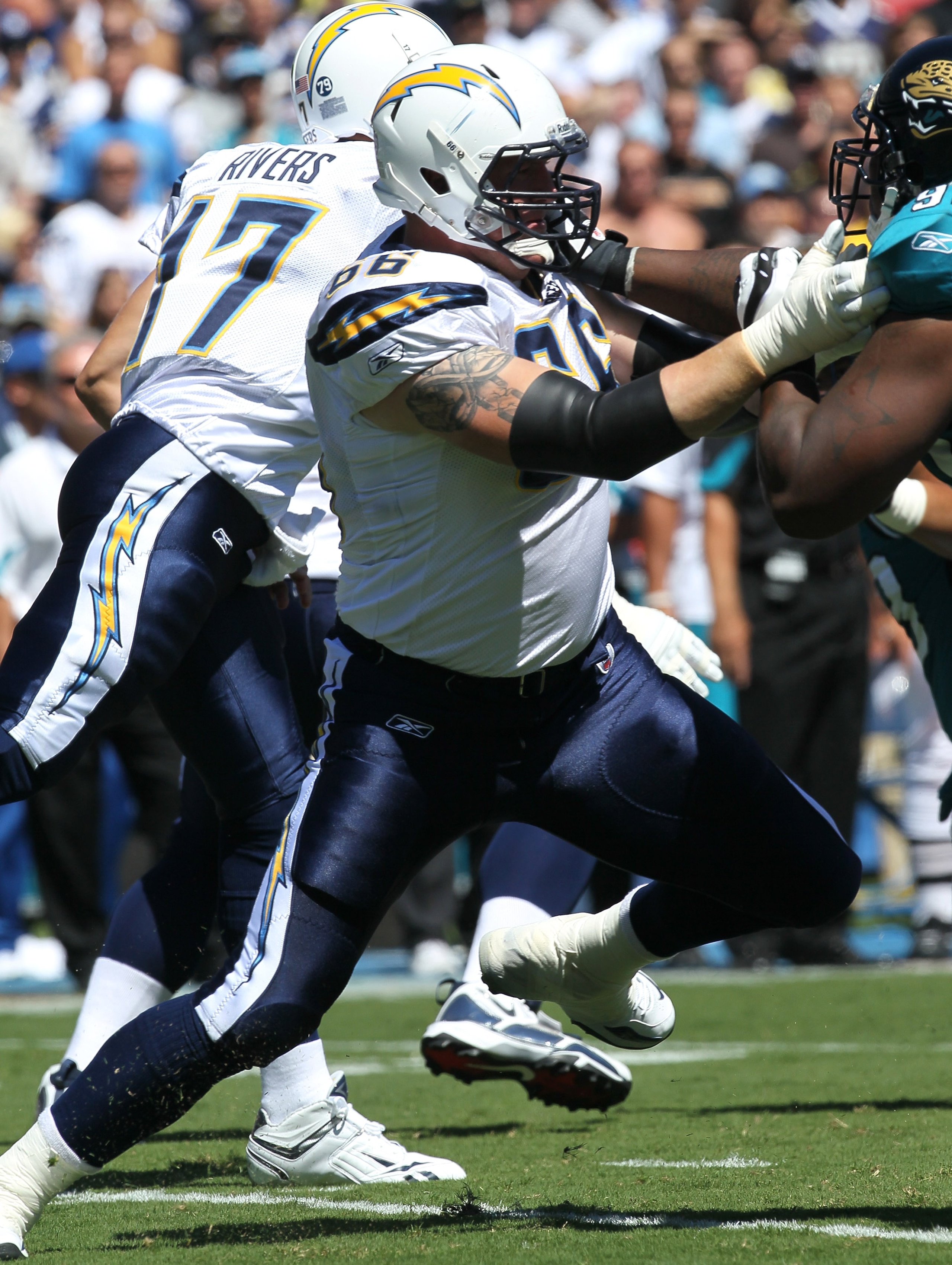 SAN DIEGO - SEPTEMBER 19: Tackle Jeromey Clary #66 of the San Diego Chargers blocks against the Jacksonville Jaguars at Qualcomm Stadium on September 19, 2010 in San Diego, California.   The Chargers won 38-13.  (Photo by Stephen Dunn/Getty Images)