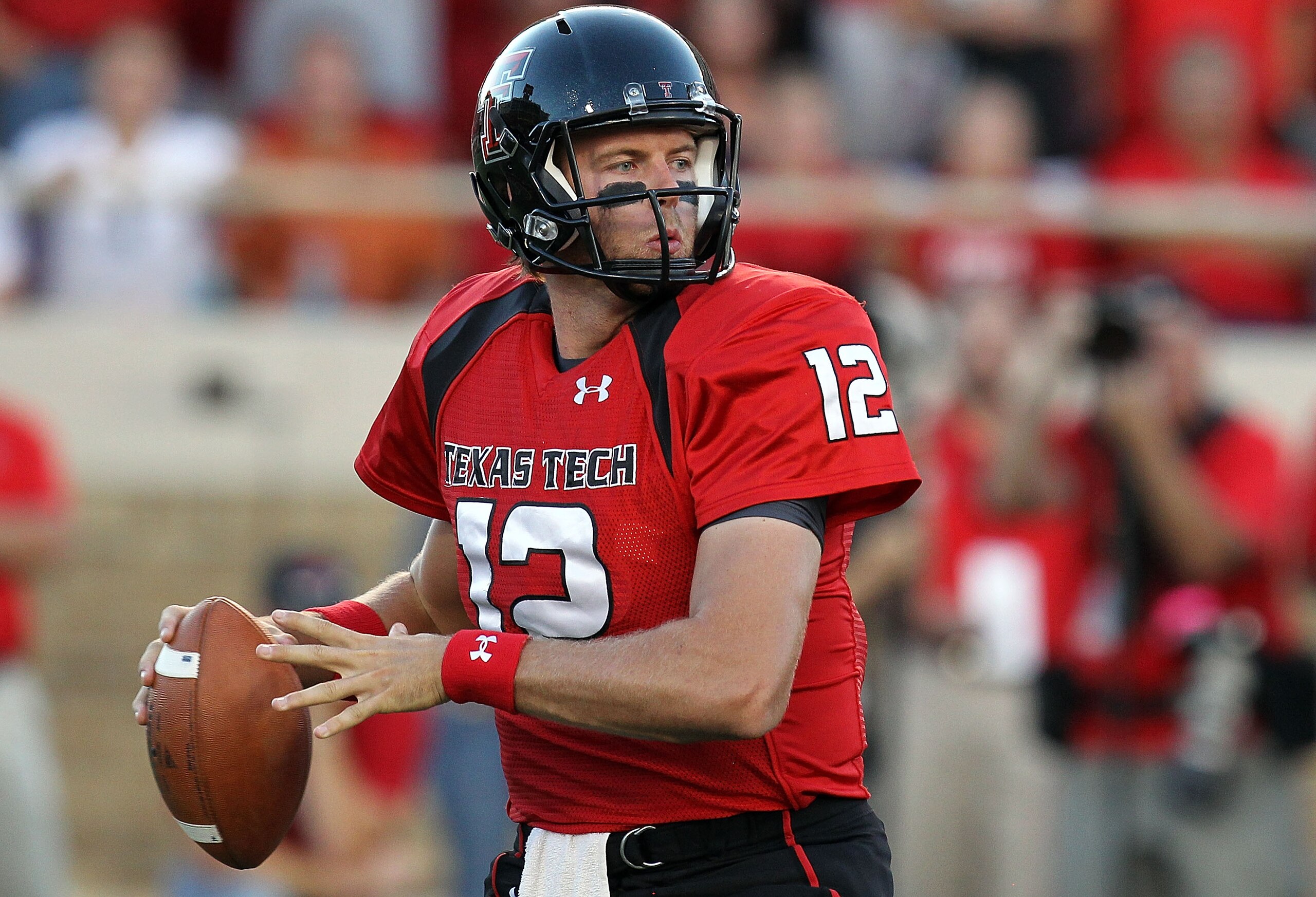 LUBBOCK, TX - SEPTEMBER 18:  Quarterback Taylor Potts #12 of the Texas Tech Red Raiders against the Texas Longhorns at Jones AT&T Stadium on September 18, 2010 in Lubbock, Texas.  (Photo by Ronald Martinez/Getty Images)
