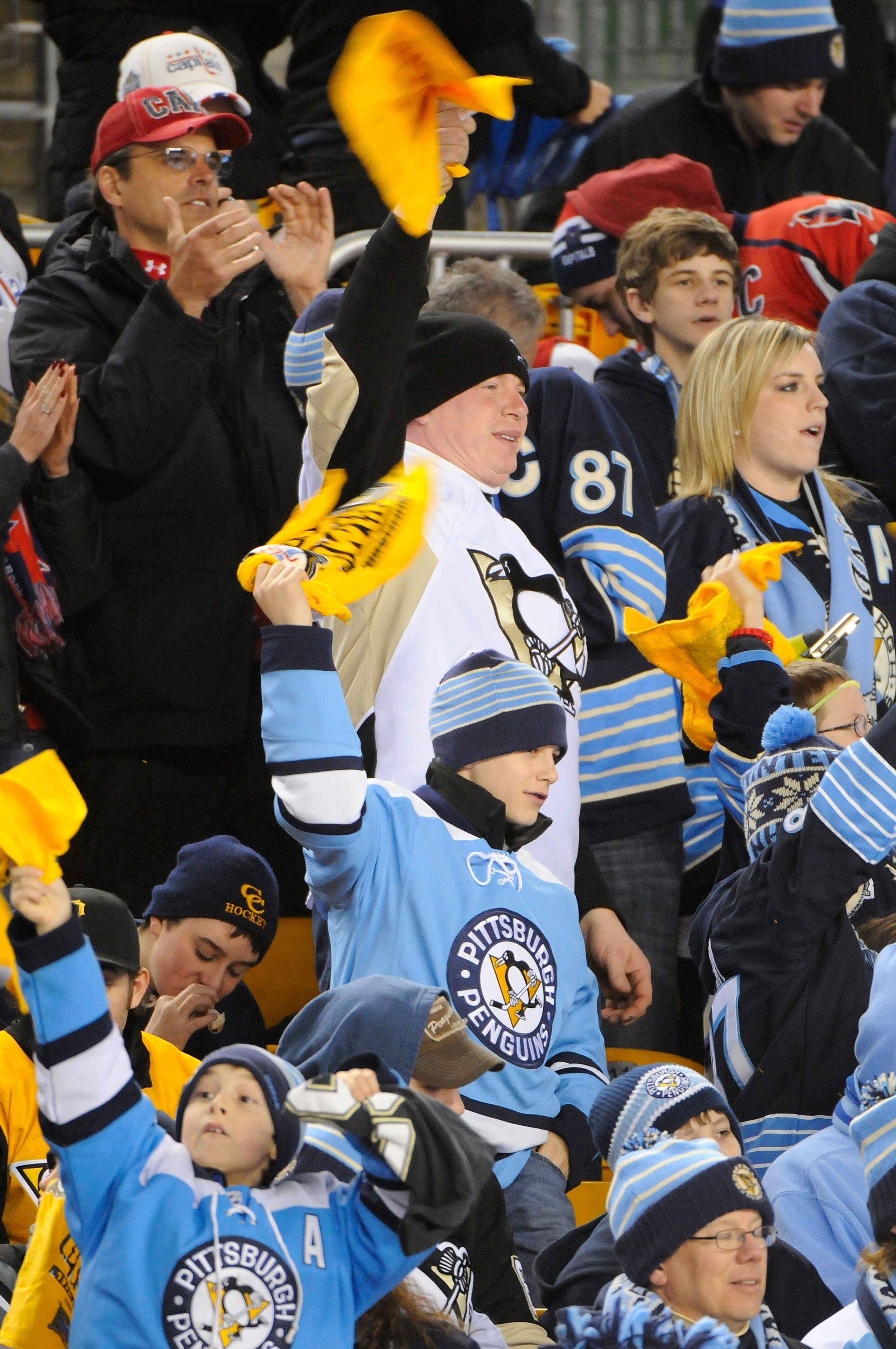 PITTSBURGH, PA - JANUARY 01:  Fans of the Pittsburgh Penguins cheer during the 2011 NHL Bridgestone Winter Classic against the Washington Capitals at Heinz Field on January 1, 2011 in Pittsburgh, Pennsylvania.  (Photo by Jamie Sabau/Getty Images)