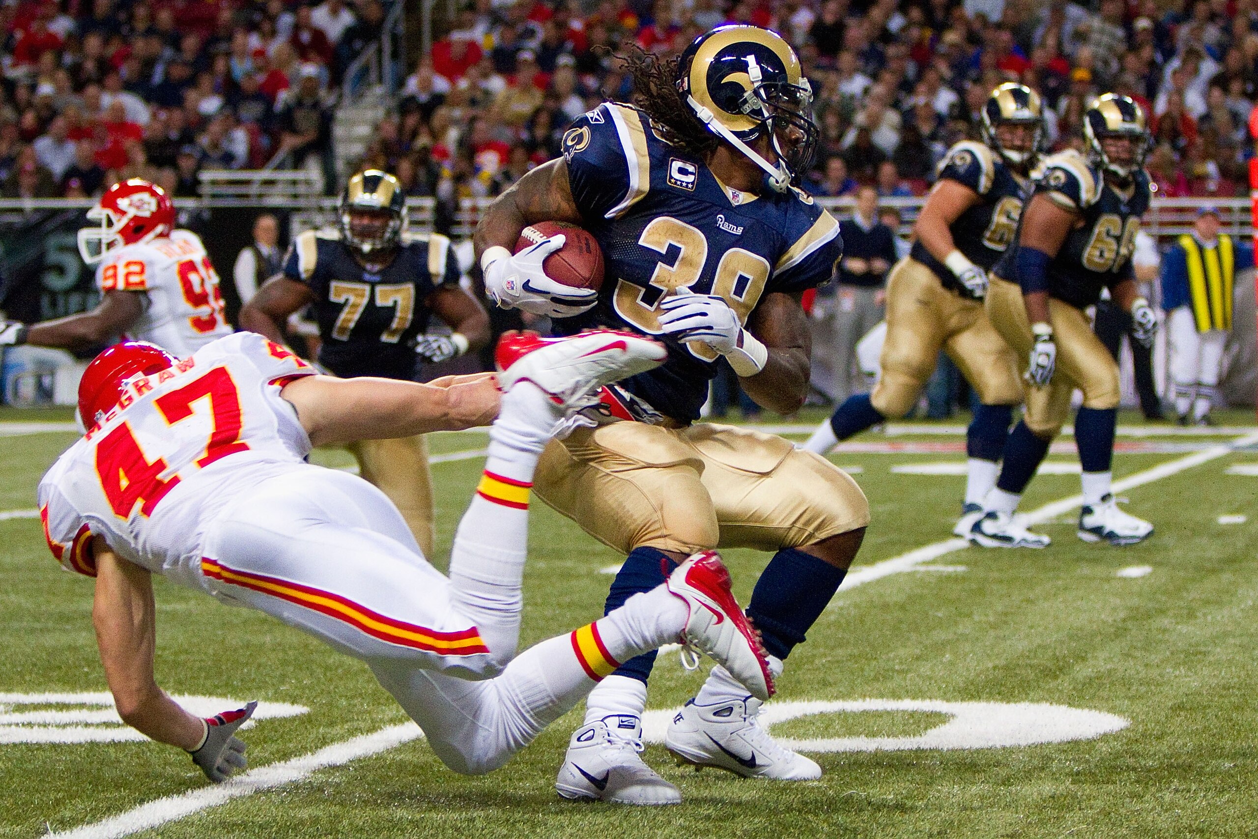 ST. LOUIS, MO - DECEMBER 19: Steven Jackson #39 of the St. Louis Rams slips a tackle by Jon McGraw #47 of the Kansas City Chiefs at the Edward Jones Dome on December 19, 2010 in St. Louis, Missouri.  The Chiefs beat the Rams 27-13.  (Photo by Dilip Vishwa
