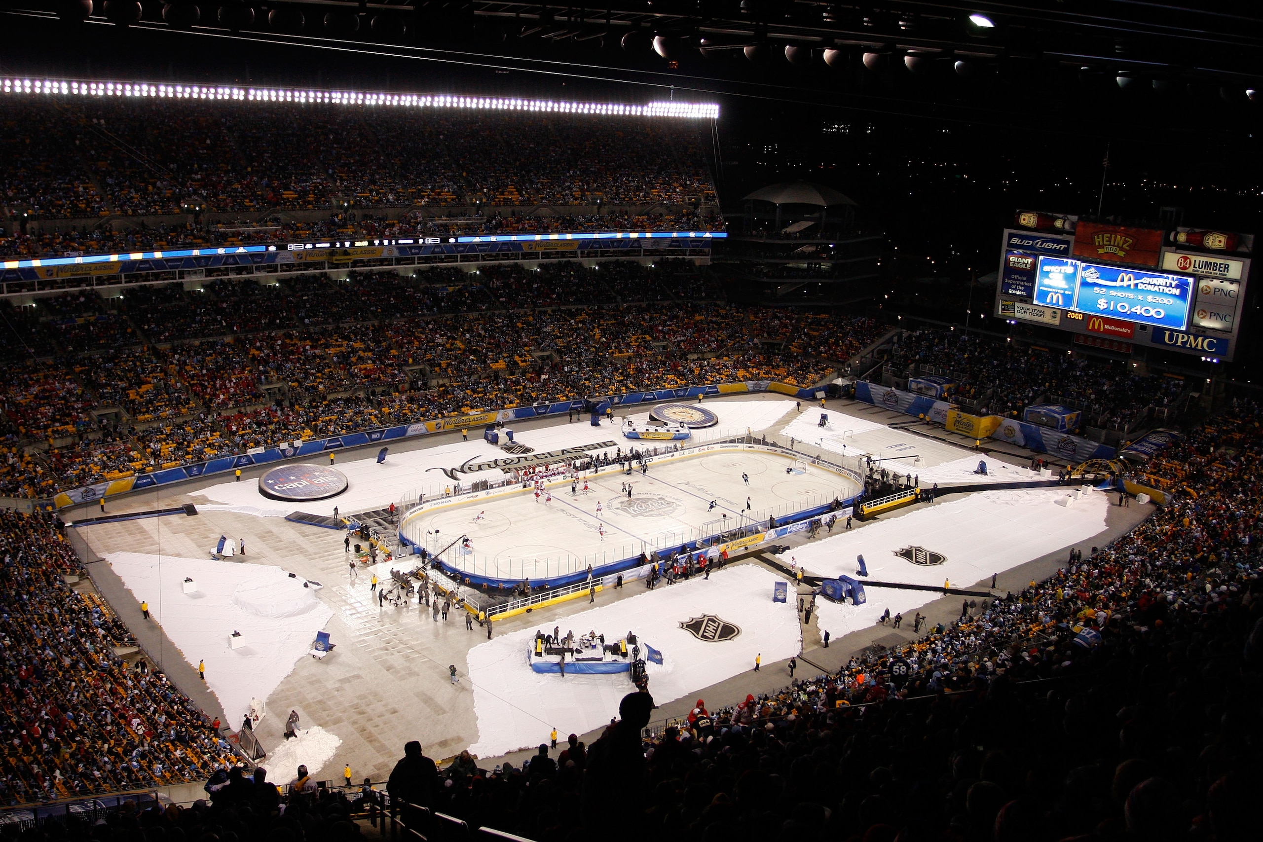 PITTSBURGH, PA - JANUARY 01: A general view is seen as the Pittsburgh Penguins take on the Washington Capitals during the 2011 NHL Bridgestone Winter Classic at Heinz Field on January 1, 2011 in Pittsburgh, Pennsylvania. (Photo by Justin K. Aller/Getty PITTSBURGH, PA - JANUARY 01: A general view is seen as the Pittsburgh Penguins take on the Washington Capitals during the 2011 NHL Bridgestone Winter Classic at Heinz Field on January 1, 2011 in Pittsburgh, Pennsylvania. (Photo by Justin K. Aller/Getty