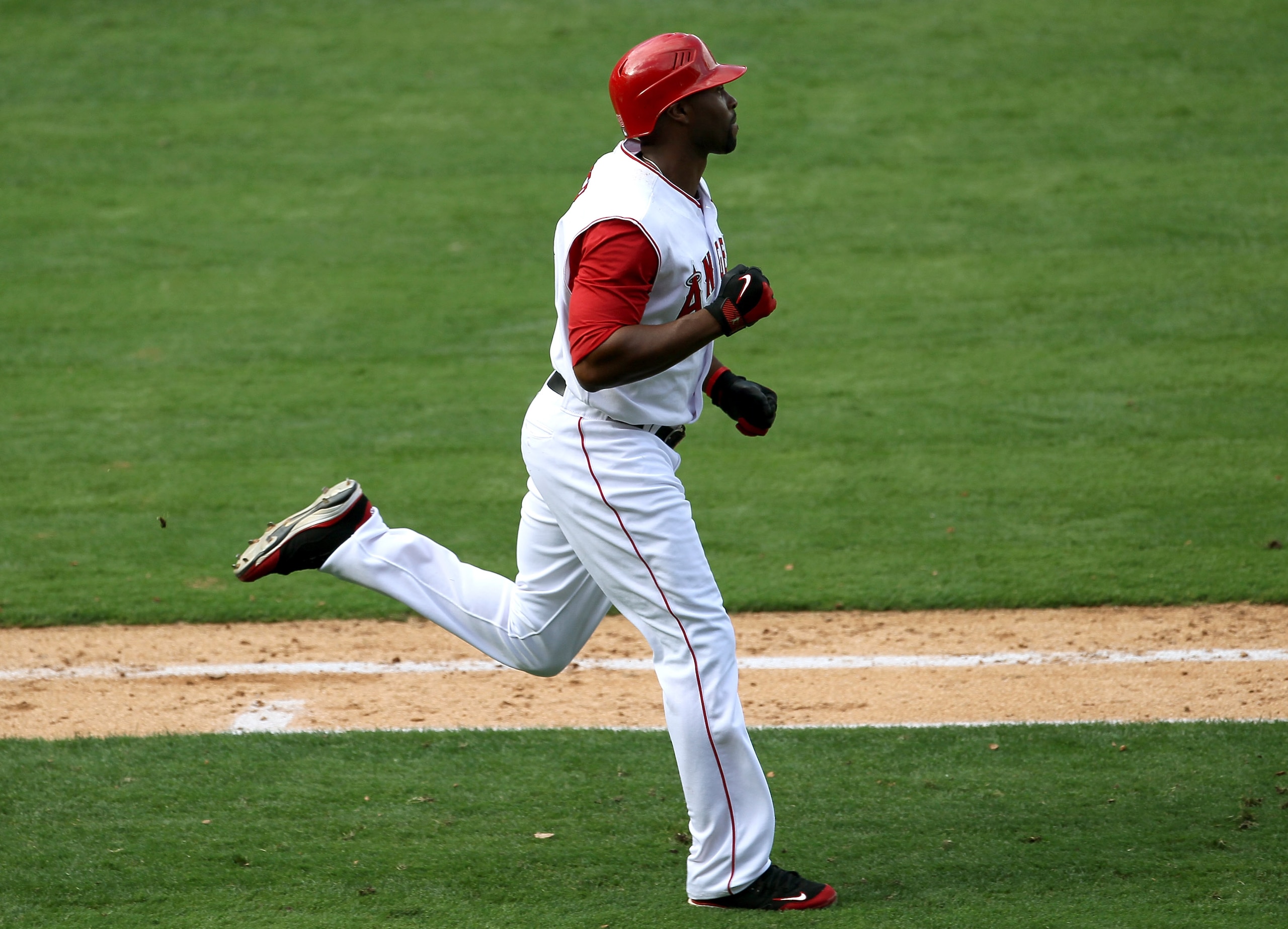 ANAHEIM, CA - SEPTEMBER 29:  Torii Hunter #48 of the Los Angeles Angels of Anaheim pumps his fist as he runs to first base with a walk off single in the 11th inning to win the game with the Oakland Athletics on September 29, 2010 at Angel Stadium in Anahe