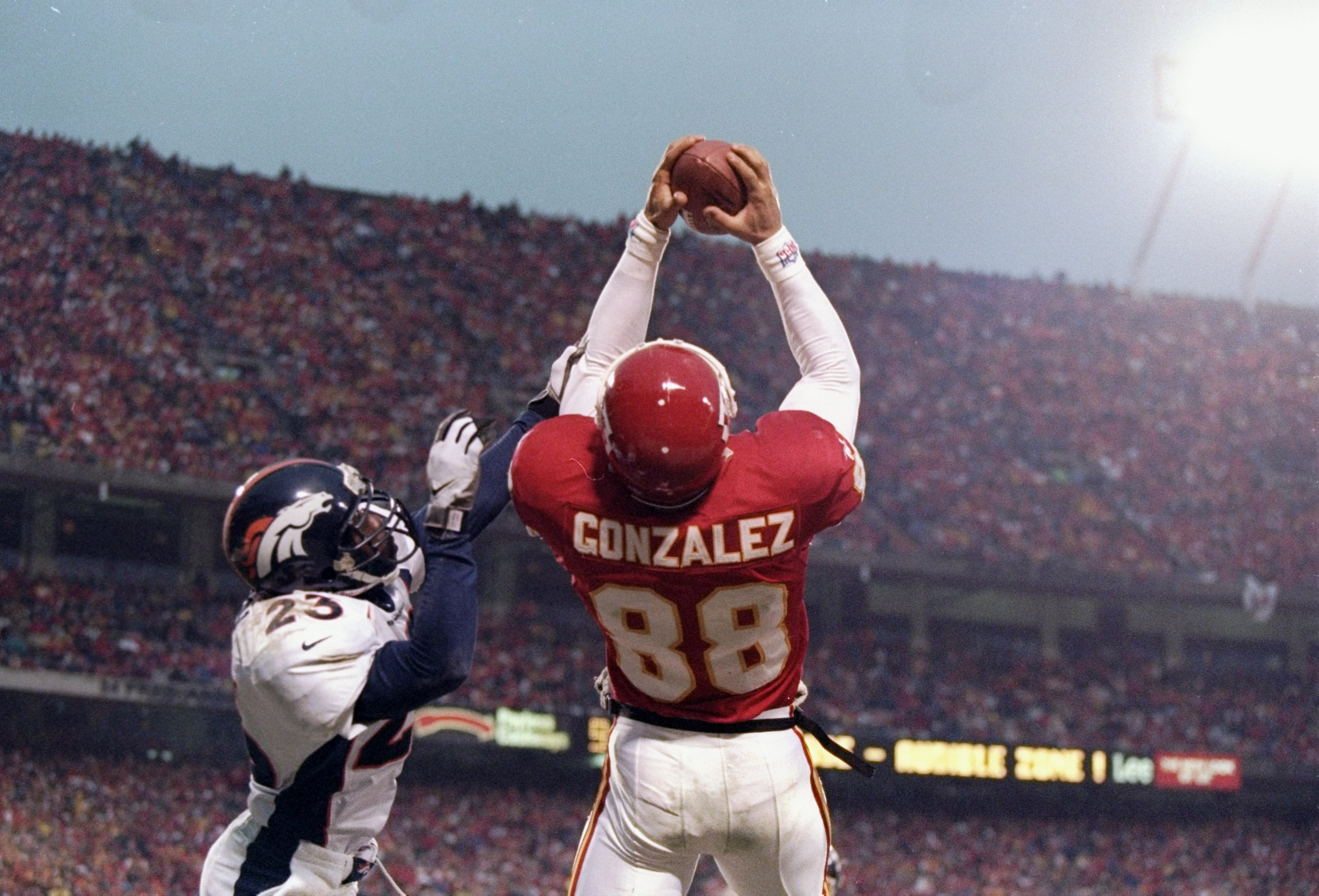 5 Jan 1998:  Tight end Tony Gonzalez of the Kansas City Chiefs makes a catch as defensive back Darrien Gordon of the Denver Broncos covers him during a playoff game at Arrowhead Stadium in Kansas City, Missouri.  The Broncos won the game, 14-10. Mandatory