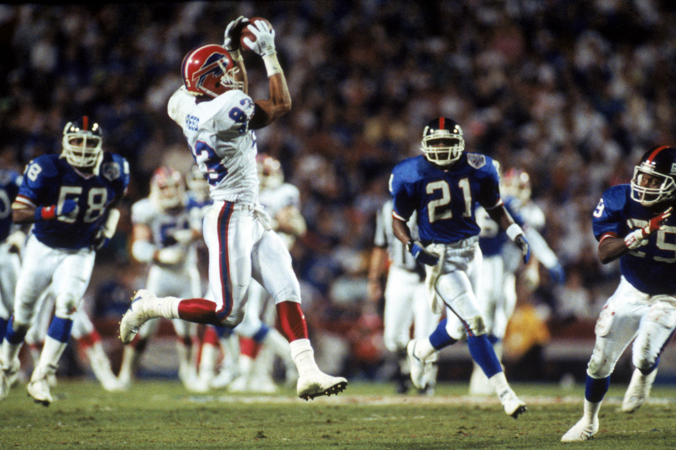 TAMPA, FL - JANUARY 27:  Wide receiver Andre Reed #83 of the Buffalo Bills with a completion against the New York Giants in the second quarter of Super Bowl XXV at Tampa Stadium on January 27, 1991 in Tampa, Florida.  The Giants won 20-19.  (Photo by Geor