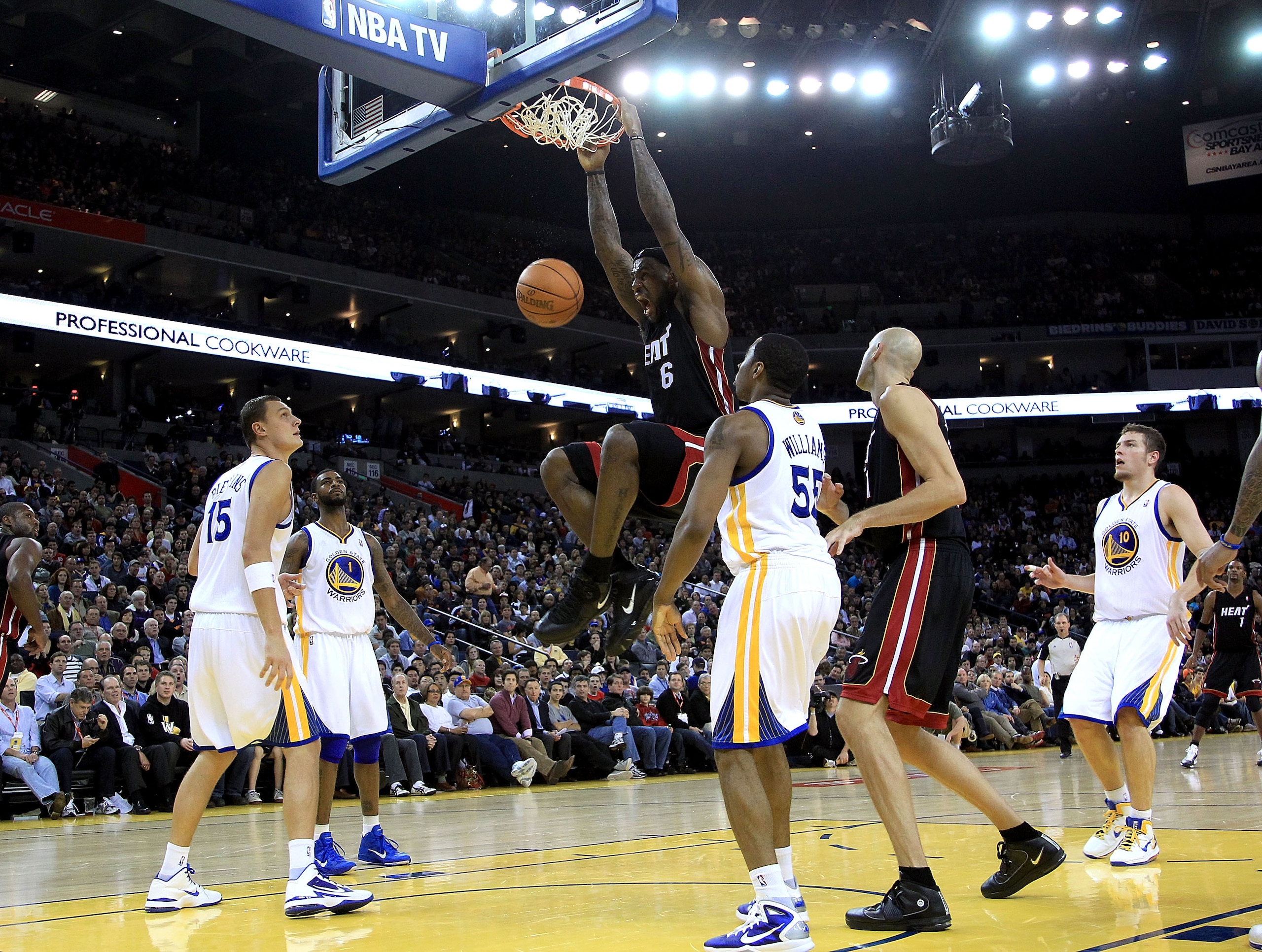 OAKLAND, CA - DECEMBER 10:  Lebron James #6 of the Miami Heat dunks the ball against the Golden State Warriors at Oracle Arena on December 10, 2010 in Oakland, California. NOTE TO USER: User expressly acknowledges and agrees that, by downloading and or us