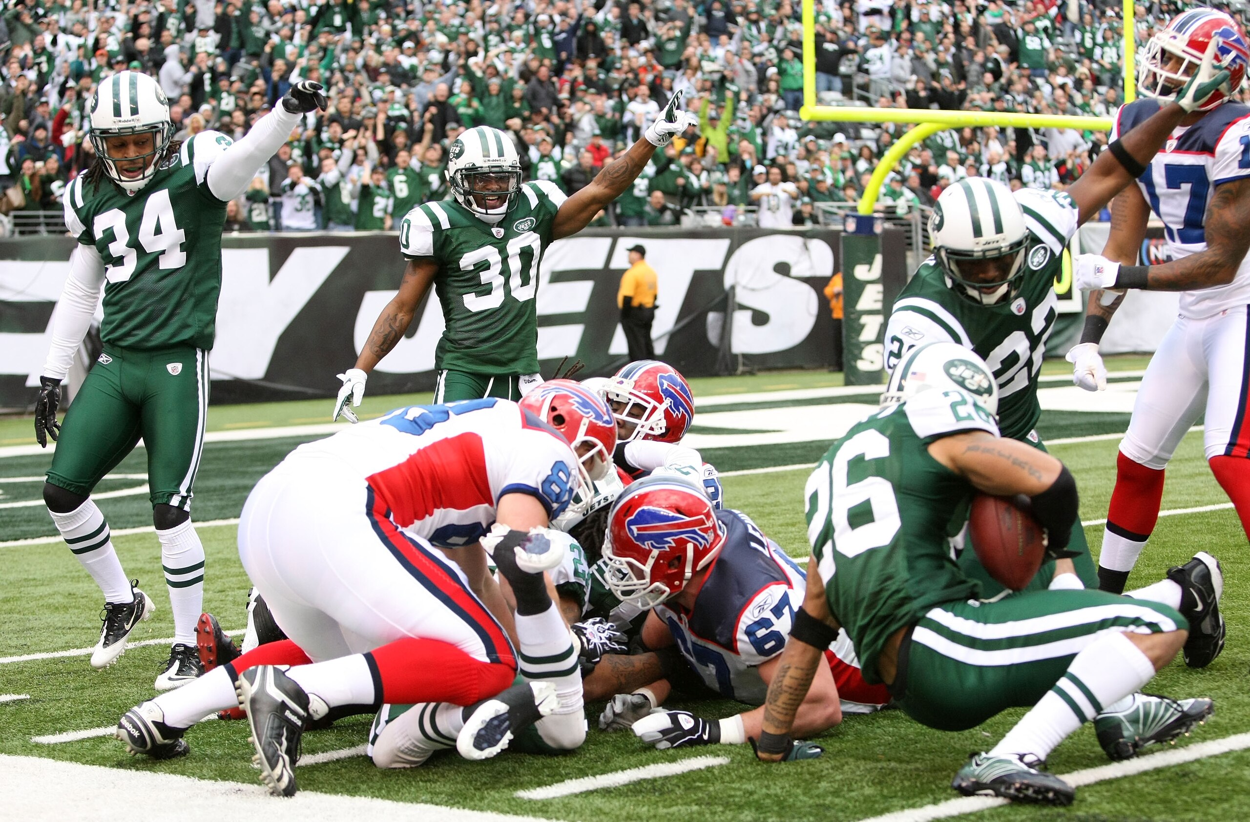 EAST RUTHERFORD, NJ - JANUARY 02:  Dwight Lowery #26 of the New York Jets recovers a fumble by the Buffalo Bills at New Meadowlands Stadium on January 2, 2011 in East Rutherford, New Jersey.  (Photo by Michael Heiman/Getty Images)