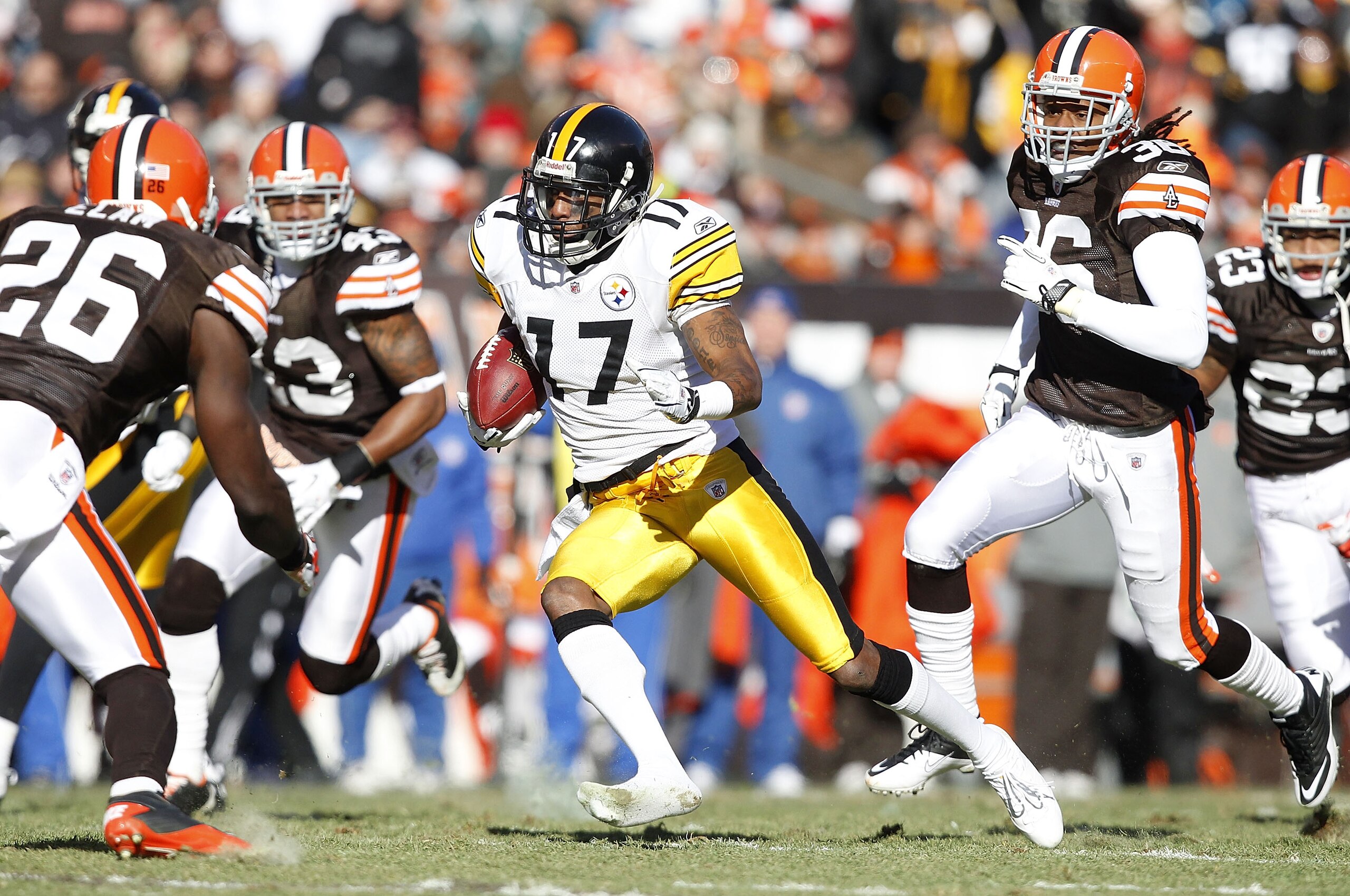 CLEVELAND, OH - JANUARY 02:  Wide receiver Mike Wallace #17 of the Pittsburgh Steelers runs the ball past defensive back Abram Elam #26, T.J. Ward #43 and Coye Francies #36 of the Cleveland Browns at Cleveland Browns Stadium on January 2, 2011 in Clevelan