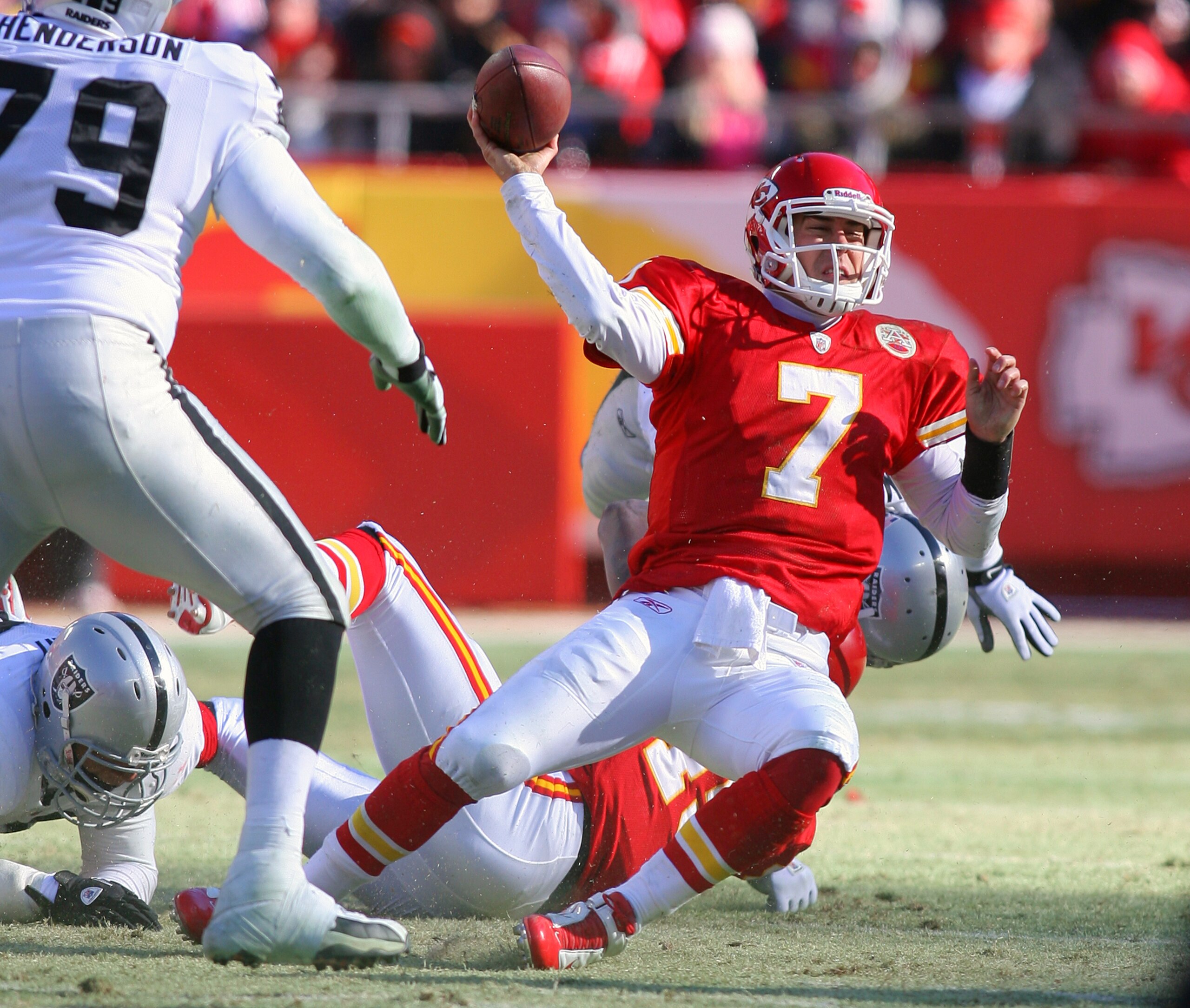 KANSAS CITY, MO - JANUARY 02:  Quarterback Matt Cassel #7 of the Kansas City Chiefs throws a pass while falling down in a game against the Oakland Raiders at Arrowhead Stadium on January 2, 2011 in Kansas City, Missouri.  (Photo by Tim Umphrey/Getty Image