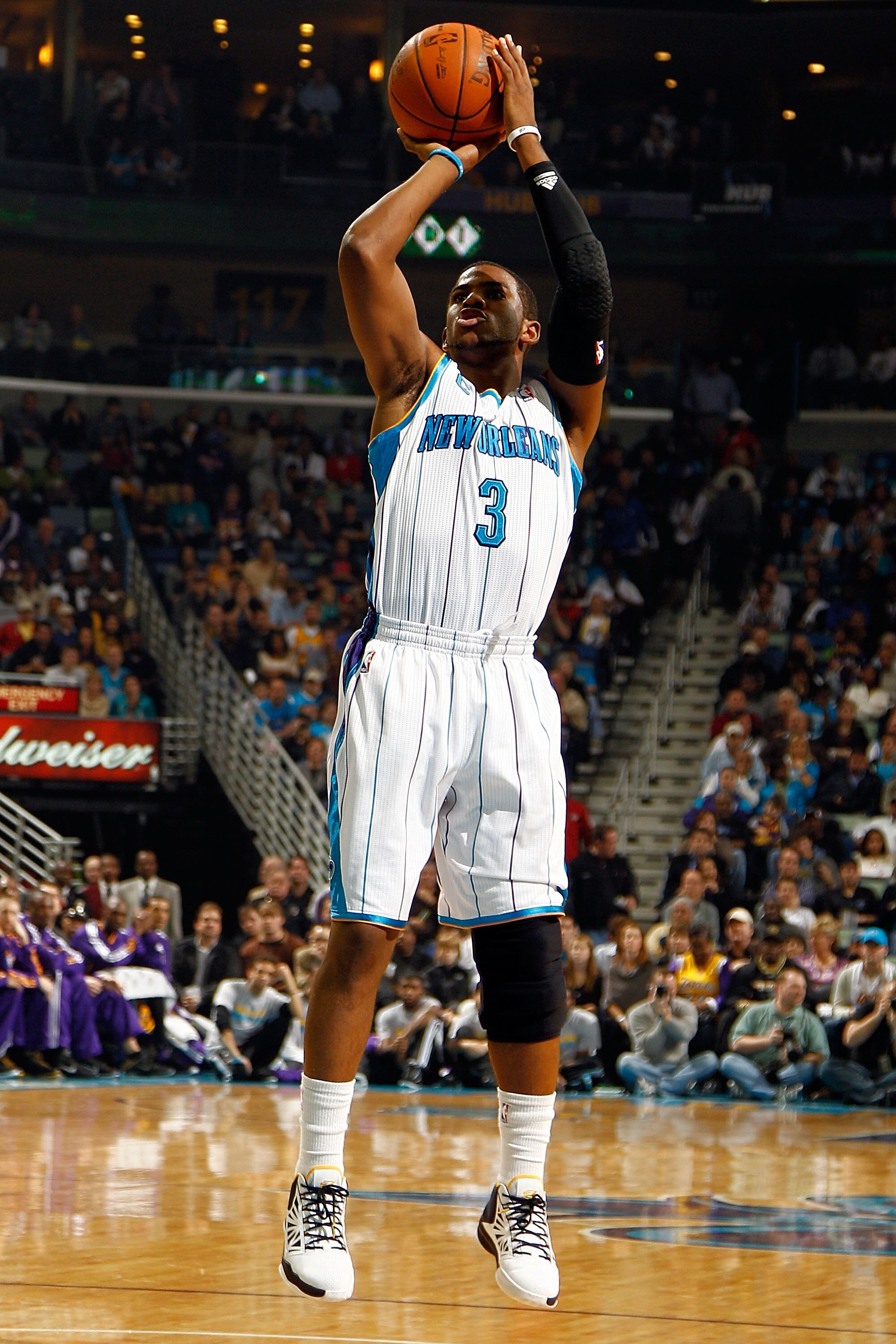 NEW ORLEANS, LA - DECEMBER 29:  Chris Paul #3 of the New Orleans Hornets shoots the ball during the game against the Los Angeles Lakers at the New Orleans Arena on December 29, 2010 in New Orleans, Louisiana.   NOTE TO USER: User expressly acknowledges an