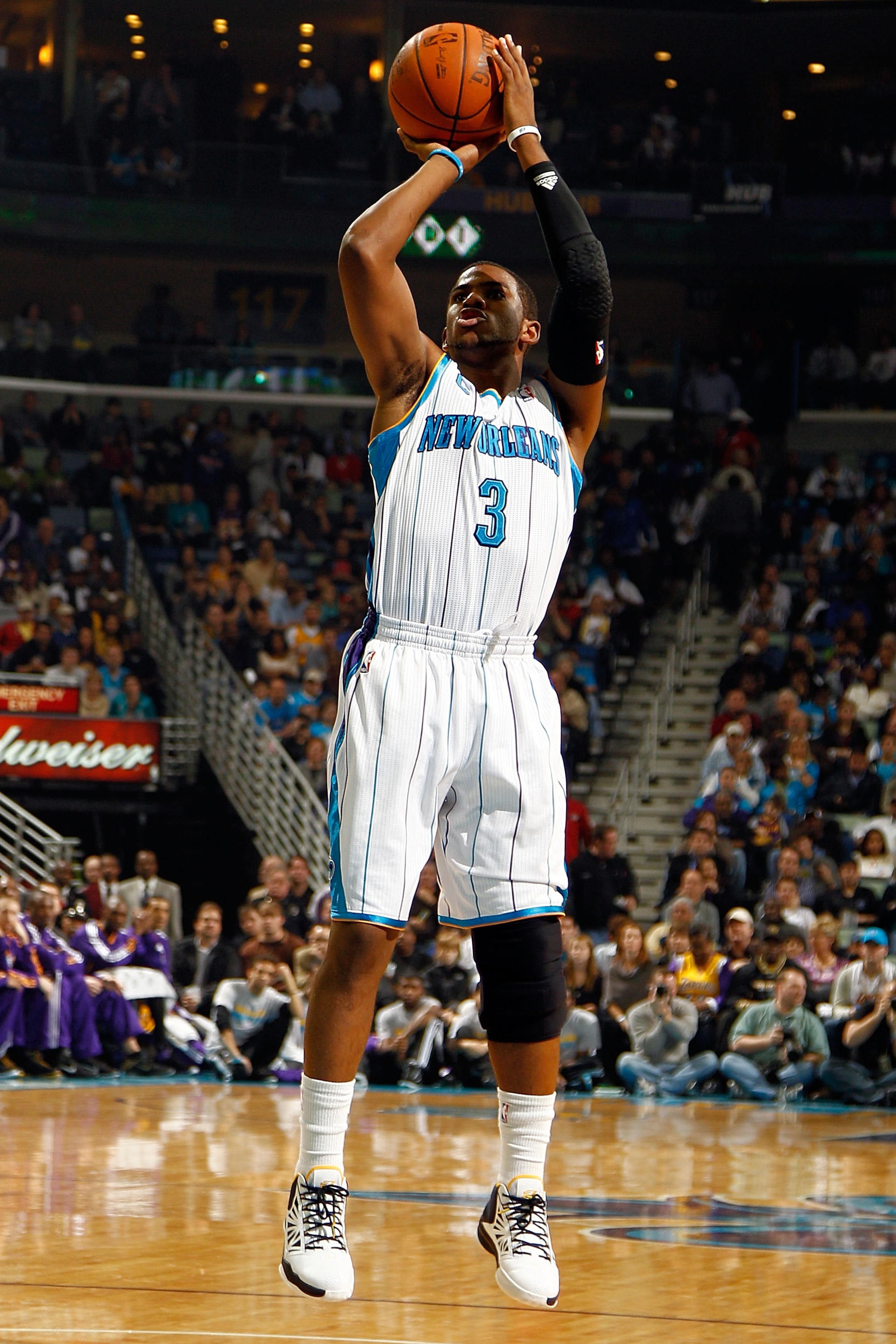 NEW ORLEANS, LA - DECEMBER 29:  Chris Paul #3 of the New Orleans Hornets shoots the ball during the game against the Los Angeles Lakers at the New Orleans Arena on December 29, 2010 in New Orleans, Louisiana.   NOTE TO USER: User expressly acknowledges an