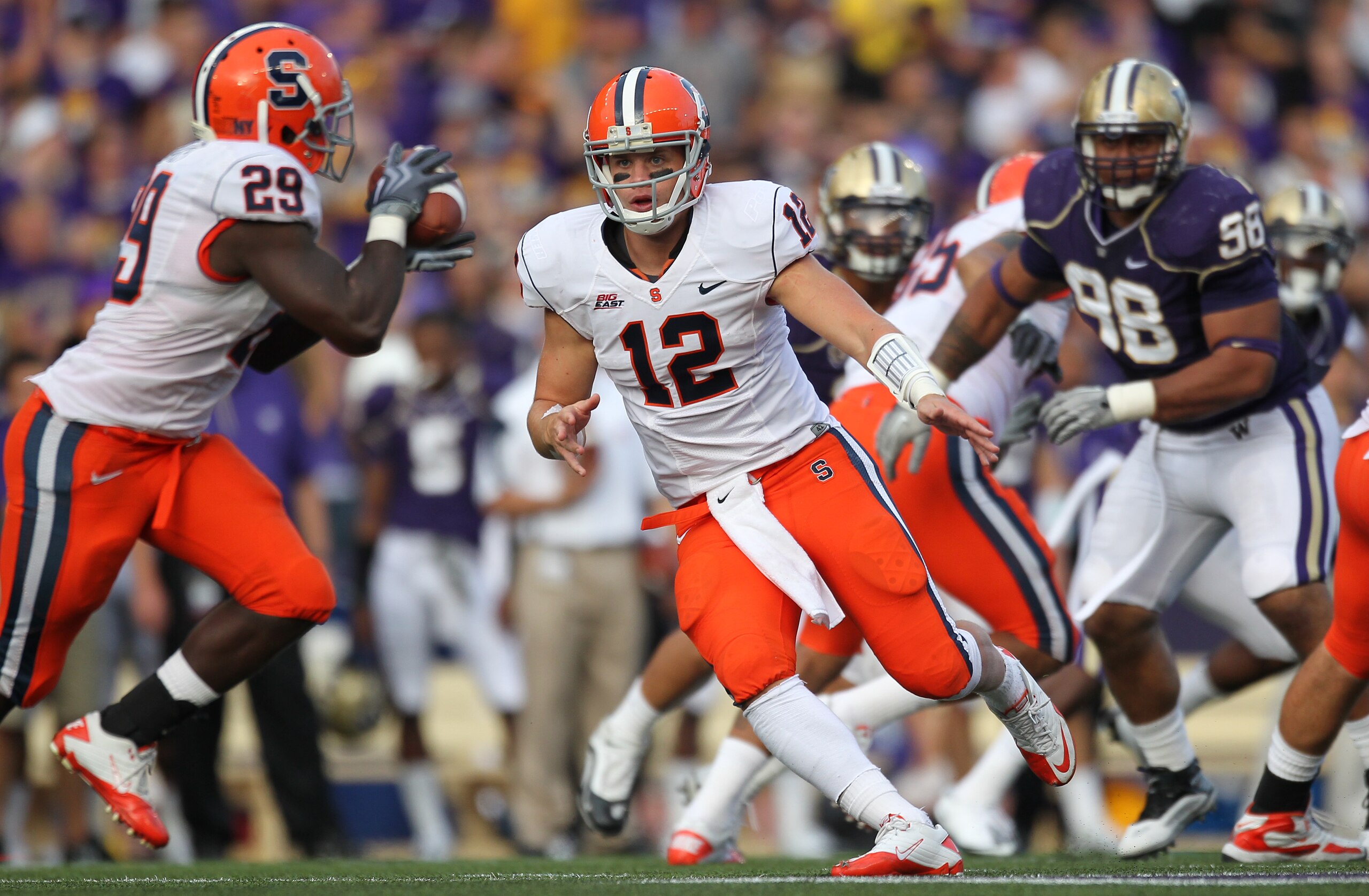 SEATTLE - SEPTEMBER 11:  Quarterback Ryan Nassib #12 of the Syracuse Orange pitches the ball to Antwon Bailey #29 against the Washington Huskies on September 11, 2010 at Husky Stadium in Seattle, Washington. (Photo by Otto Greule Jr/Getty Images)