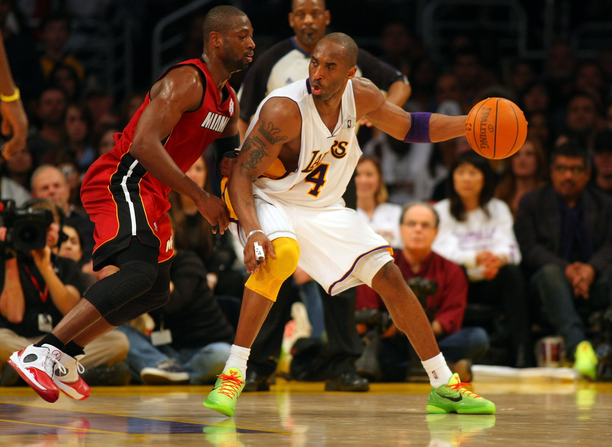 LOS ANGELES, CA - DECEMBER 25:  Kobe Bryant #24 of the Los Angeles Lakers dribbles to the basket against Dwyane Wade #3 of the Miami Heat during the NBA game at Staples Center on December 25, 2010 in Los Angeles, California. NOTE TO USER: User expressly a