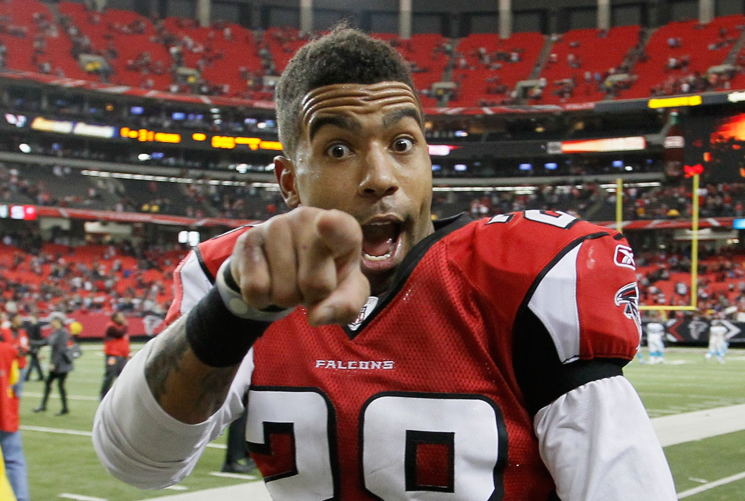 ATLANTA, GA - JANUARY 02: Thomas DeCoud #28 of the Atlanta Falcons celebrates their 31-10 win over the Carolina Panthers at Georgia Dome on January 2, 2011 in Atlanta, Georgia. (Photo by Kevin C. Cox/Getty Images) ATLANTA, GA - JANUARY 02: Thomas DeCoud #28 of the Atlanta Falcons celebrates their 31-10 win over the Carolina Panthers at Georgia Dome on January 2, 2011 in Atlanta, Georgia. (Photo by Kevin C. Cox/Getty Images)
