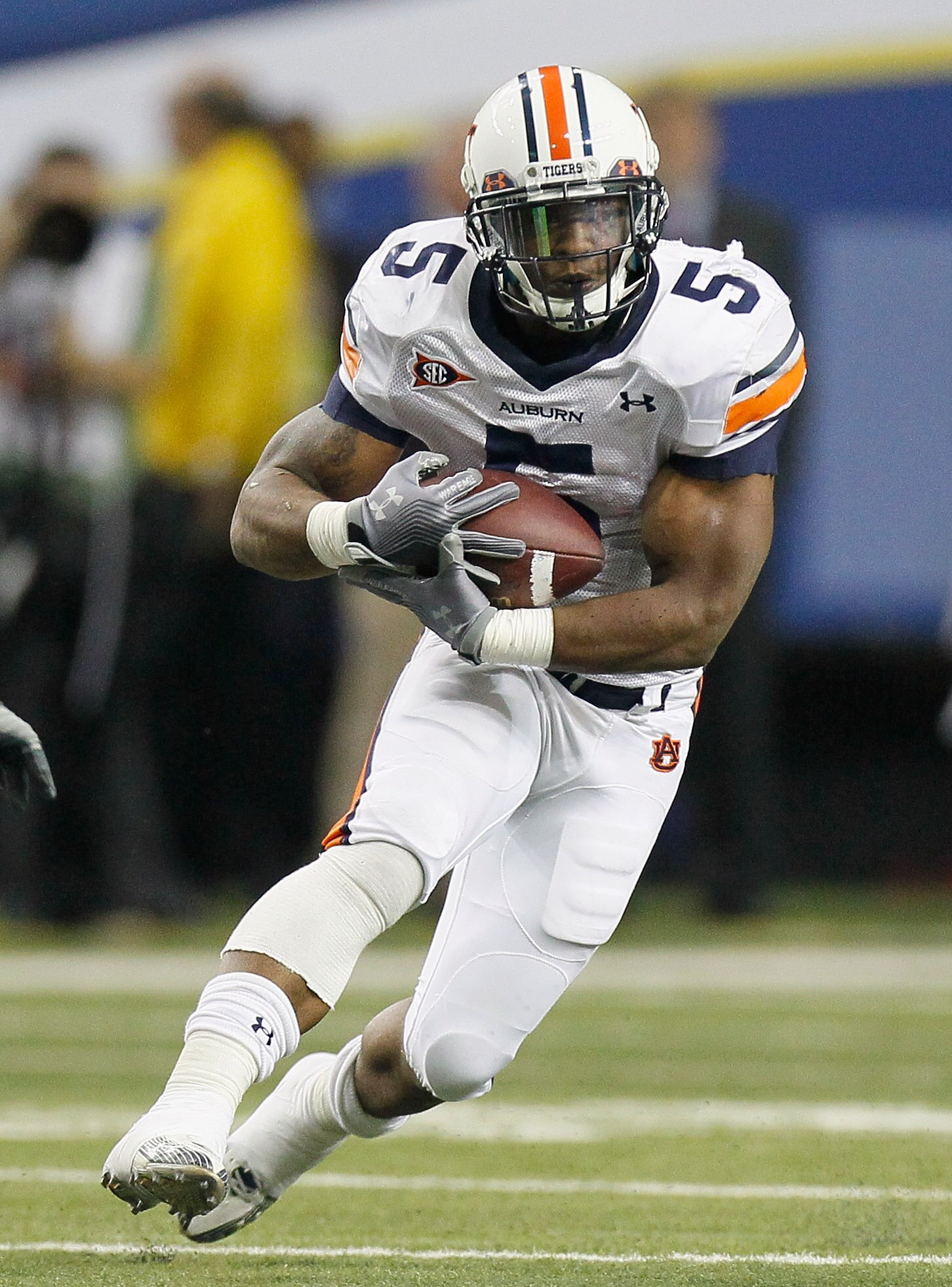 ATLANTA, GA - DECEMBER 04: Michael Dyer #5 of the Auburn Tigers rushes upfield against the South Carolina Gamecocks during the 2010 SEC Championship at Georgia Dome on December 4, 2010 in Atlanta, Georgia. (Photo by Kevin C. Cox/Getty Images) ATLANTA, GA - DECEMBER 04: Michael Dyer #5 of the Auburn Tigers rushes upfield against the South Carolina Gamecocks during the 2010 SEC Championship at Georgia Dome on December 4, 2010 in Atlanta, Georgia. (Photo by Kevin C. Cox/Getty Images)