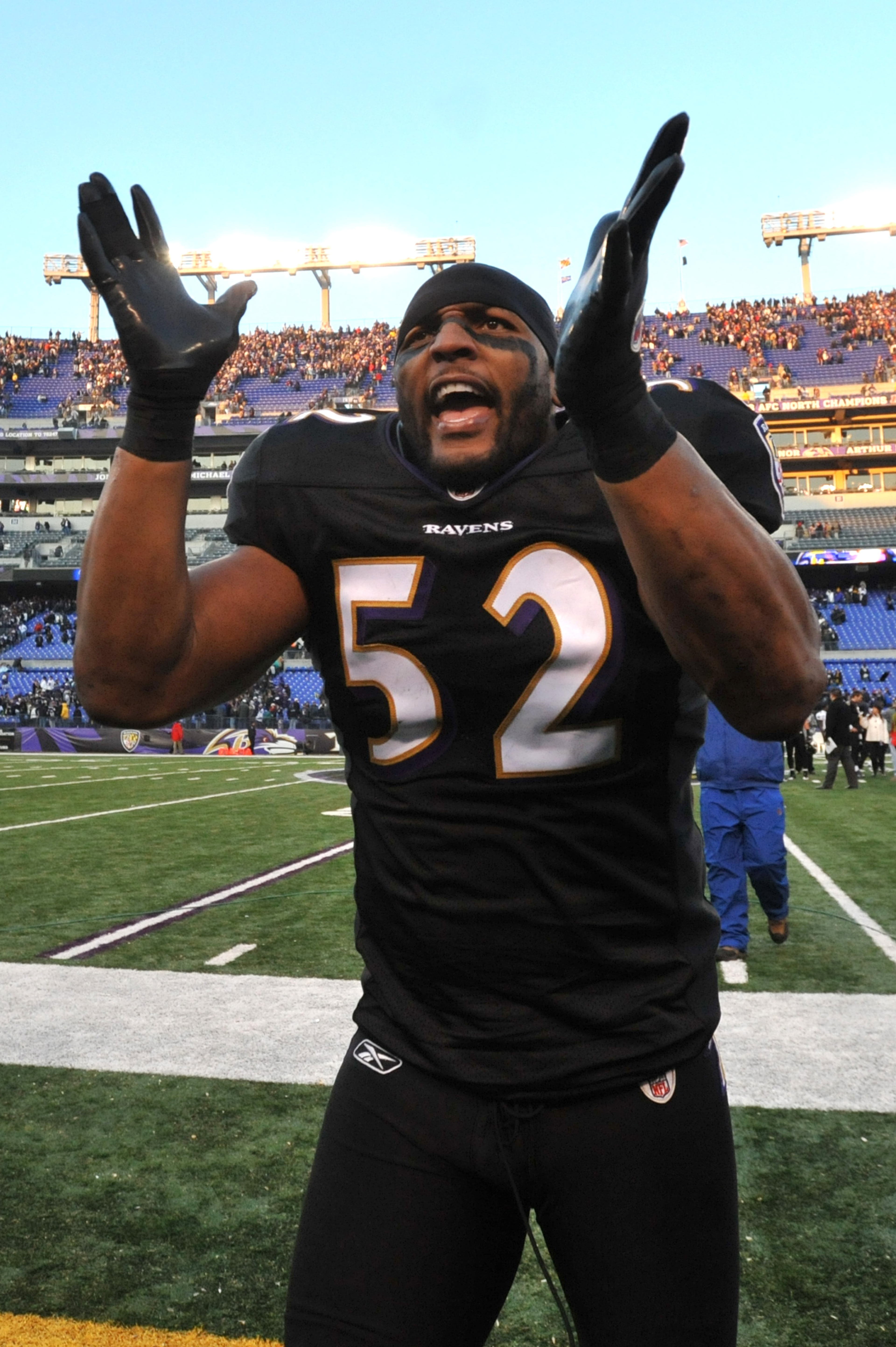 BALTIMORE, MD - DECEMBER 19: Ray Lewis #52 of the Baltimore Ravens celebrates the Ravens victory after the game against the New Orleans Saints at M&T Bank Stadium on December 19, 2010 in Baltimore, Maryland. The Ravens defeated the Saints 30-24. (Photo BALTIMORE, MD - DECEMBER 19: Ray Lewis #52 of the Baltimore Ravens celebrates the Ravens victory after the game against the New Orleans Saints at M&T Bank Stadium on December 19, 2010 in Baltimore, Maryland. The Ravens defeated the Saints 30-24. (Photo