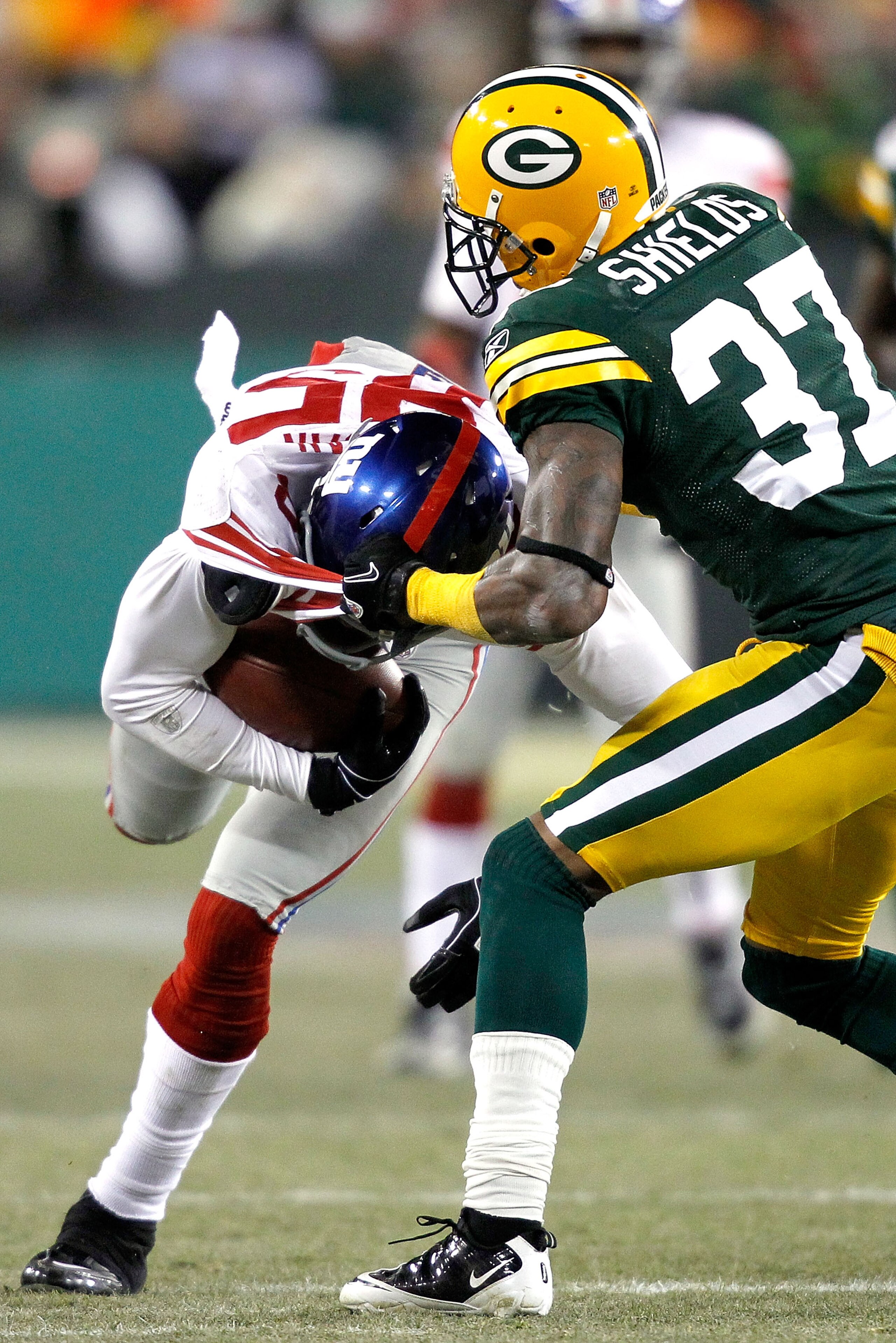 GREEN BAY, WI - DECEMBER 26:  Derek Hagen #85 of the New York Giants is brought down by Sam Shields #37 the Green Bay Packers at Lambeau Field on December 26, 2010 in Green Bay, Wisconsin.  (Photo by Matthew Stockman/Getty Images)