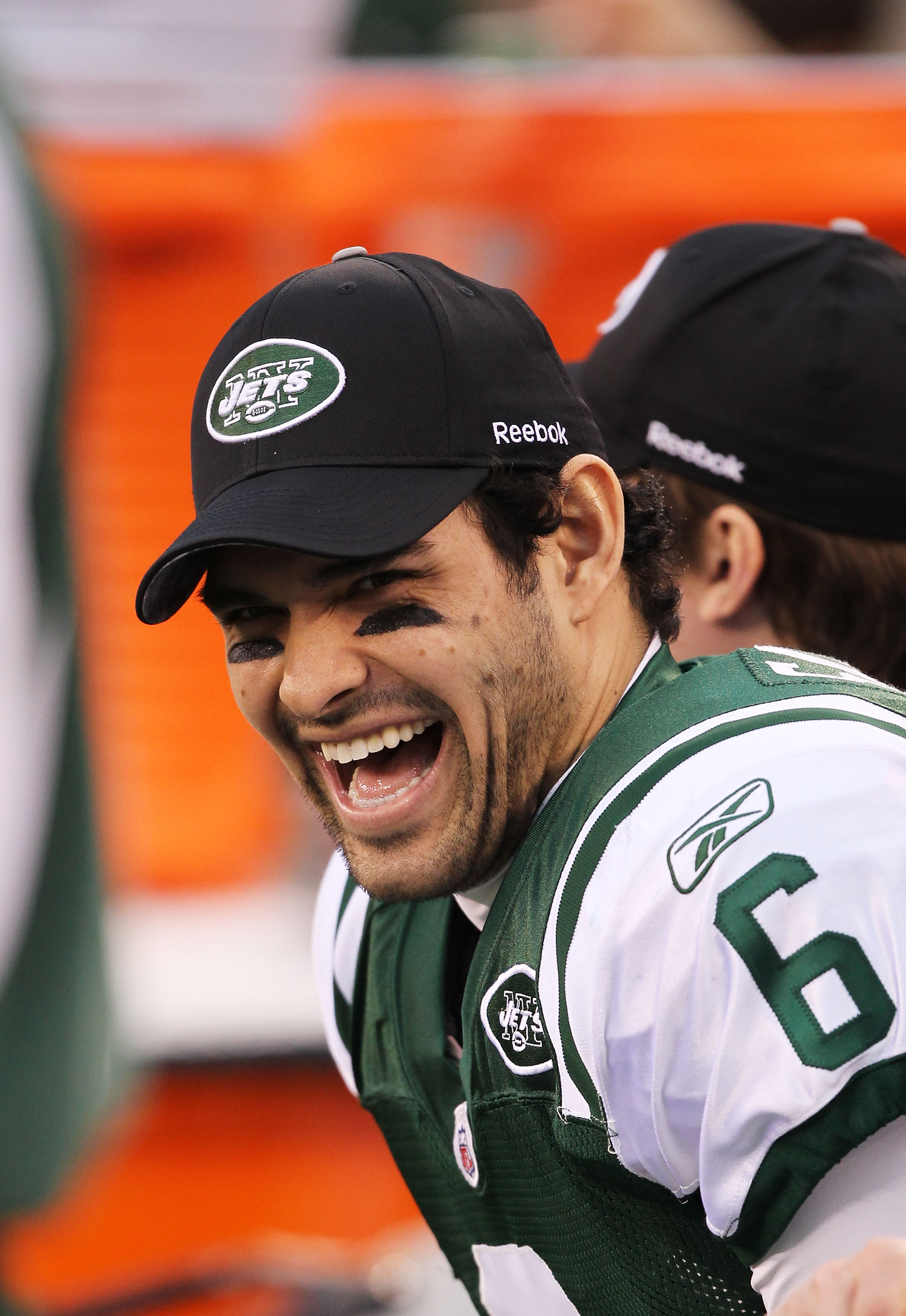 New York Jets quarterback Mark Brunell throws a pass in the first quarter  against the Buffalo Bills in week 17 of the NFL season at New Meadowlands  Stadium in East Rutherford, New