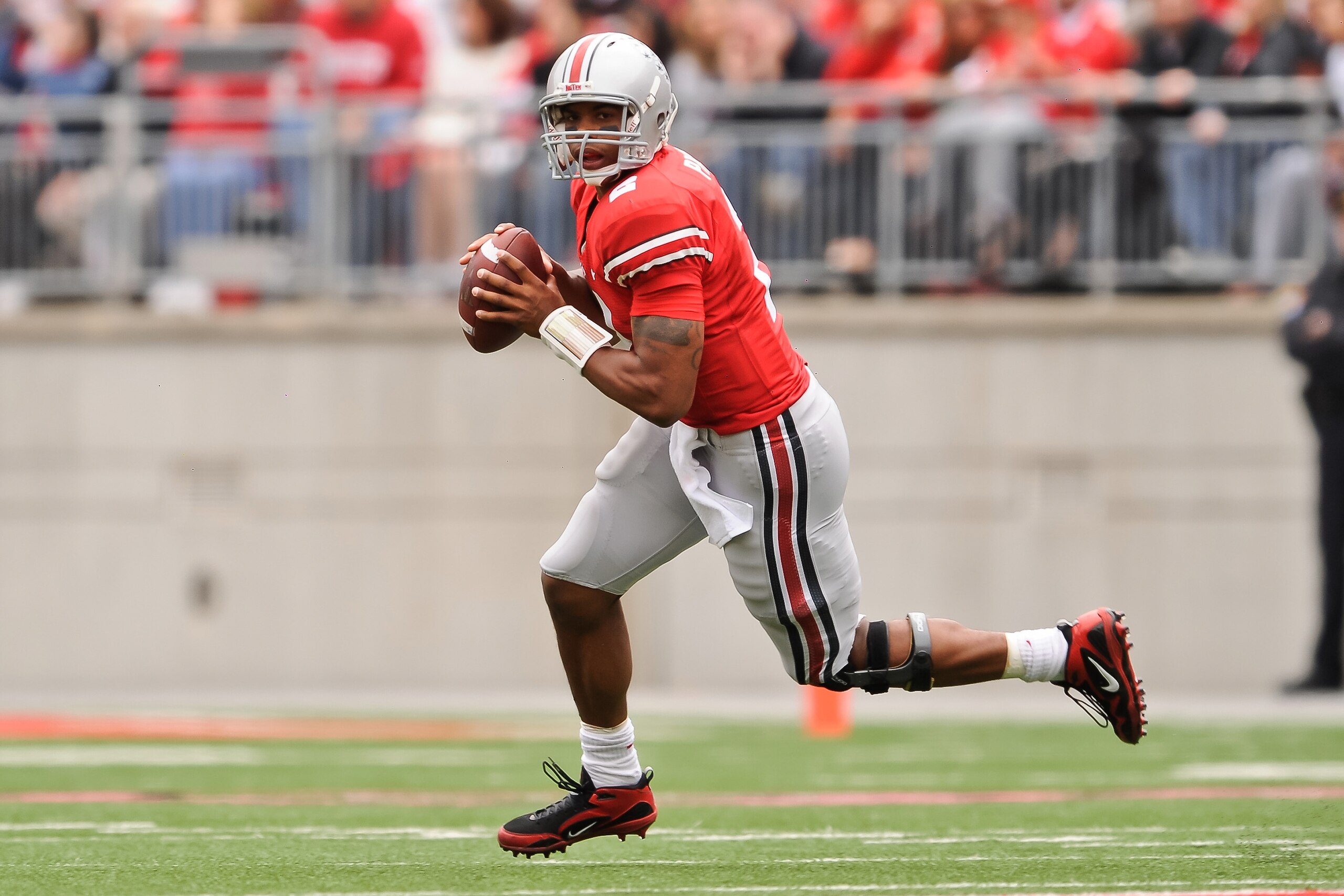 COLUMBUS, OH - OCTOBER 23:  Terrelle Pryor #2 of the Ohio State Buckeyes rolls out against the Purdue Boilermakers at Ohio Stadium on October 23, 2010 in Columbus, Ohio.  (Photo by Jamie Sabau/Getty Images)