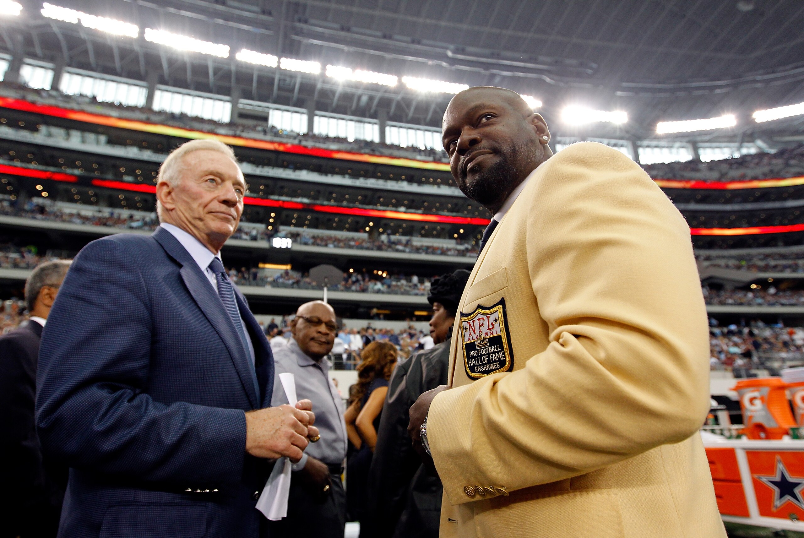 ARLINGTON, TX - NOVEMBER 21:  Dallas Cowboys owner Jerry Jones (L) stands on the sidelines with former Coaboys running back Emmitt Smith as Smith prepares to receive his Hall of Fame ring during a halftime ceremony at Cowboys Stadium on November 21, 2010