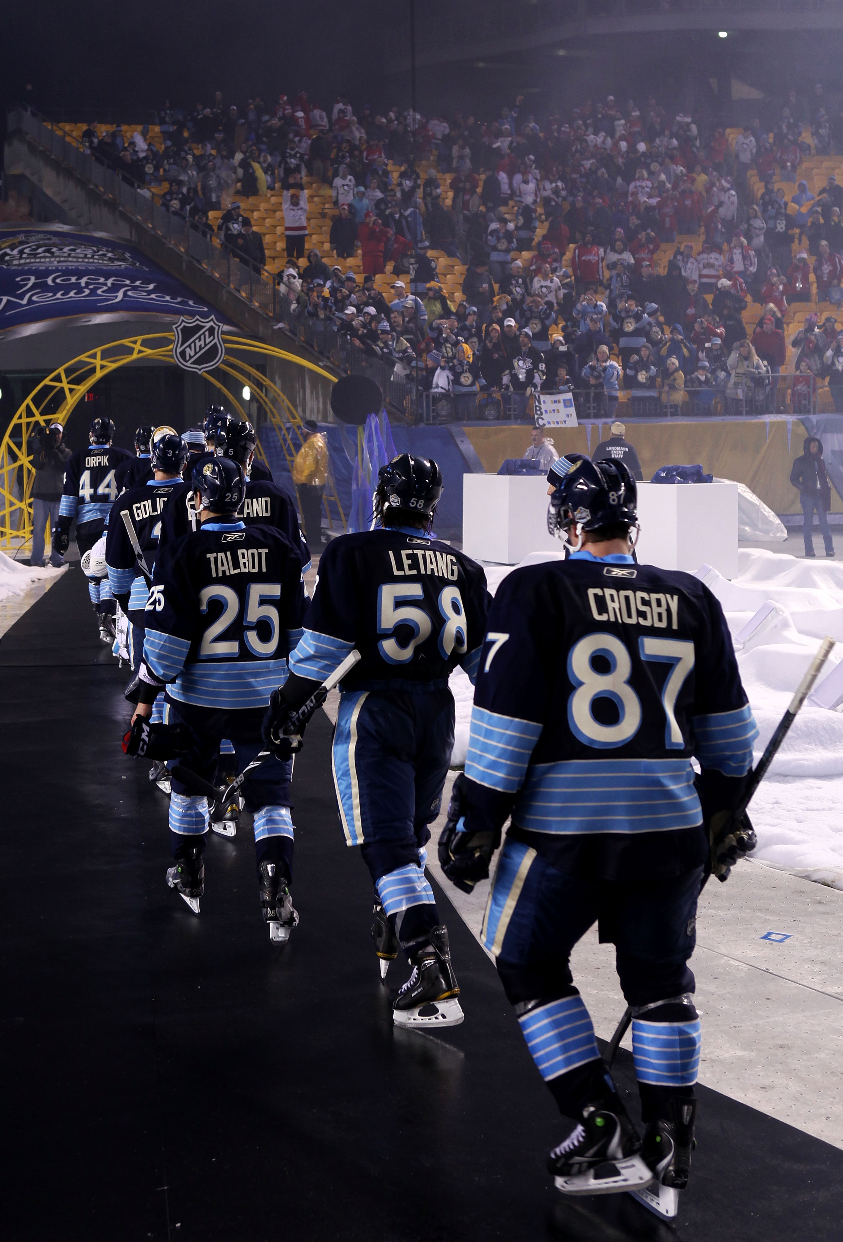 Sidney Crosby Pittsburgh Penguins Fanatics Authentic Unsigned 2011 NHL  Winter Classic Photograph