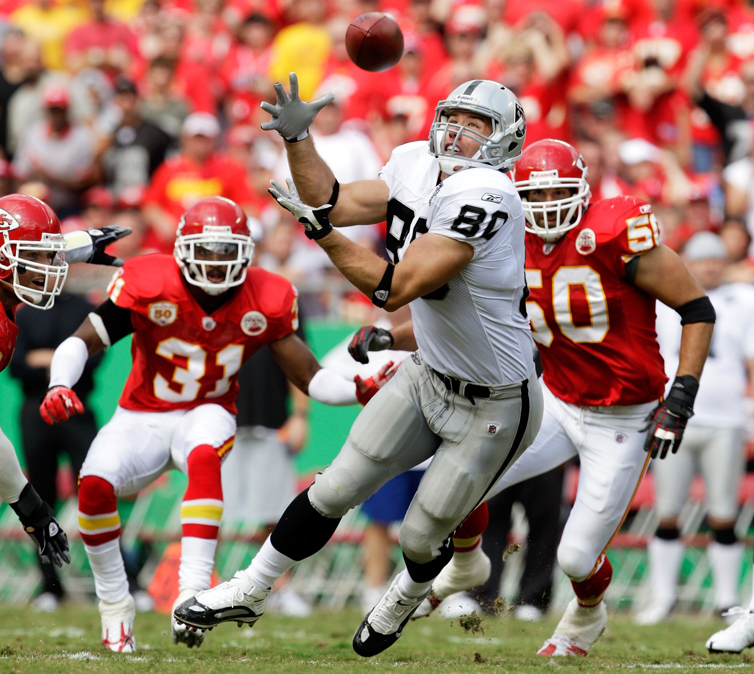 KANSAS CITY, MO - SEPTEMBER 20: Receiver Zach Miller #80 of the Oakland Raiders makes a catch as Maurice Leggett #31 and Mike Vrabel #50 of the Kansas City Chiefs defend during the game at Arrowhead Stadium on September 20, 2009 in Kansas City, Missouri. KANSAS CITY, MO - SEPTEMBER 20: Receiver Zach Miller #80 of the Oakland Raiders makes a catch as Maurice Leggett #31 and Mike Vrabel #50 of the Kansas City Chiefs defend during the game at Arrowhead Stadium on September 20, 2009 in Kansas City, Missouri.