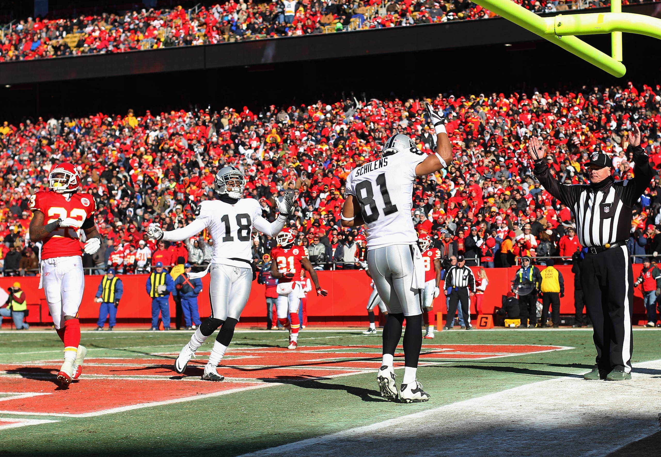 KANSAS CITY, MO - JANUARY 02: Chaz Schilens #81 of the Oakland Raiders catches a touchdown pass during the game against the Kansas City Chiefs on January 2, 2011 at Arrowhead Stadium in Kansas City, Missouri. (Photo by Jamie Squire/Getty Images) KANSAS CITY, MO - JANUARY 02: Chaz Schilens #81 of the Oakland Raiders catches a touchdown pass during the game against the Kansas City Chiefs on January 2, 2011 at Arrowhead Stadium in Kansas City, Missouri. (Photo by Jamie Squire/Getty Images)