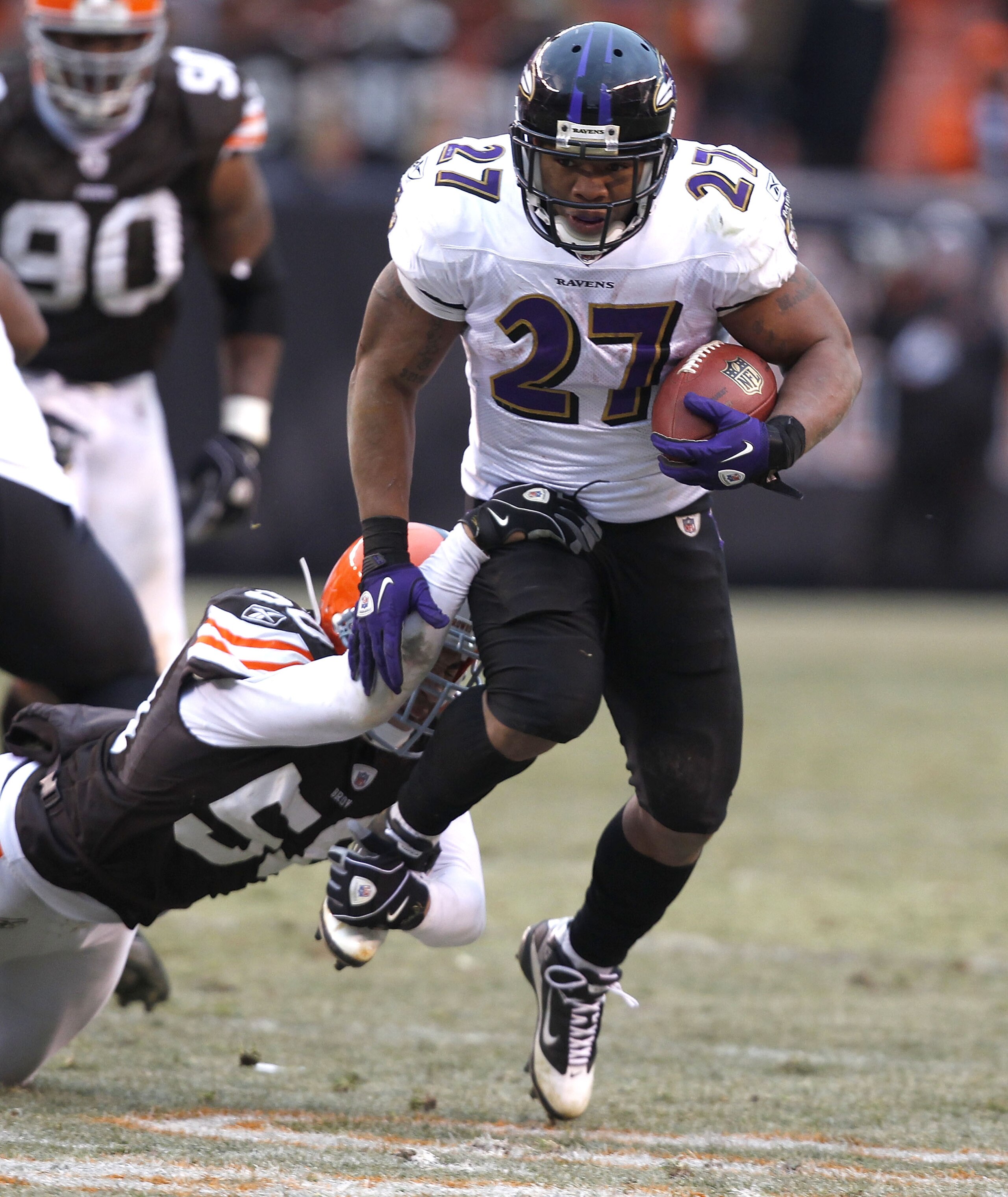 CLEVELAND - DECEMBER 26: Running back Ray Rice #27 of the Baltimore Ravens runs by linebacker Eric Barton #50 of the Cleveland Browns at Cleveland Browns Stadium on December 26, 2010 in Cleveland, Ohio. (Photo by Matt Sullivan/Getty Images) CLEVELAND - DECEMBER 26: Running back Ray Rice #27 of the Baltimore Ravens runs by linebacker Eric Barton #50 of the Cleveland Browns at Cleveland Browns Stadium on December 26, 2010 in Cleveland, Ohio. (Photo by Matt Sullivan/Getty Images)
