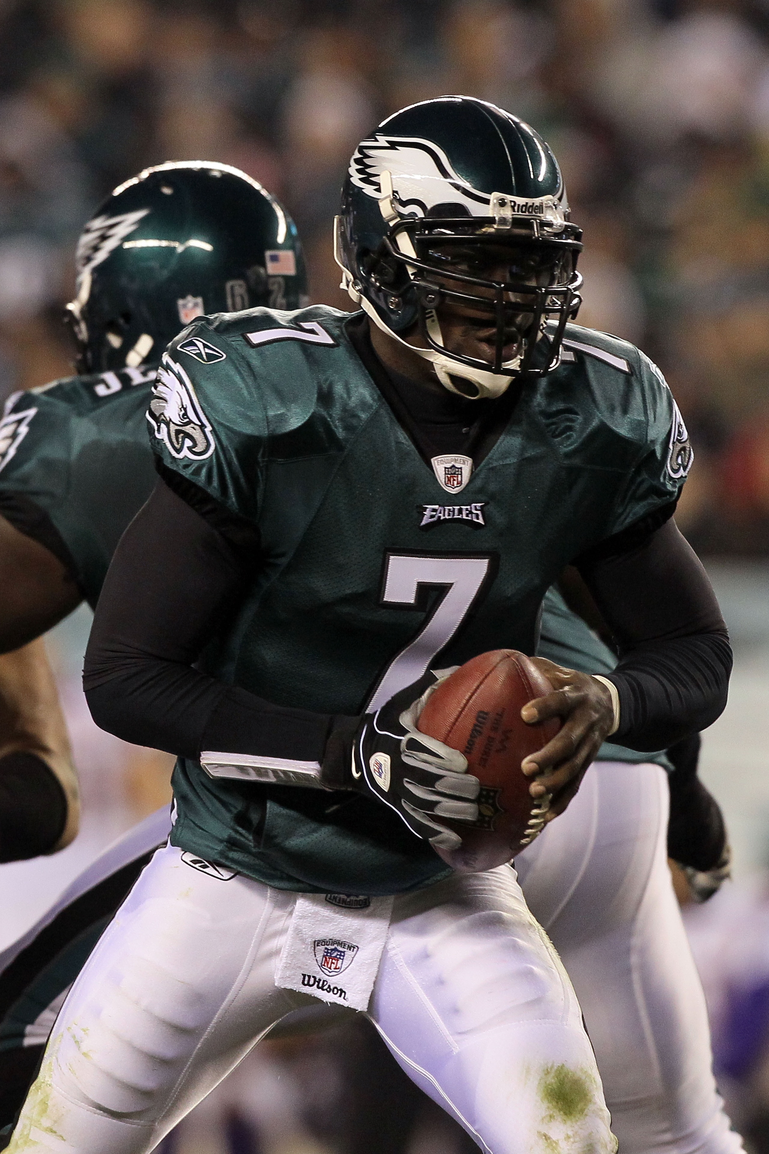 PHILADELPHIA, PA - DECEMBER 28: Michael Vick #7 of the Philadelphia Eagles in action against the Minnesota Vikings at Lincoln Financial Field on December 26, 2010 in Philadelphia, Pennsylvania. (Photo by Jim McIsaac/Getty Images) PHILADELPHIA, PA - DECEMBER 28: Michael Vick #7 of the Philadelphia Eagles in action against the Minnesota Vikings at Lincoln Financial Field on December 26, 2010 in Philadelphia, Pennsylvania. (Photo by Jim McIsaac/Getty Images)