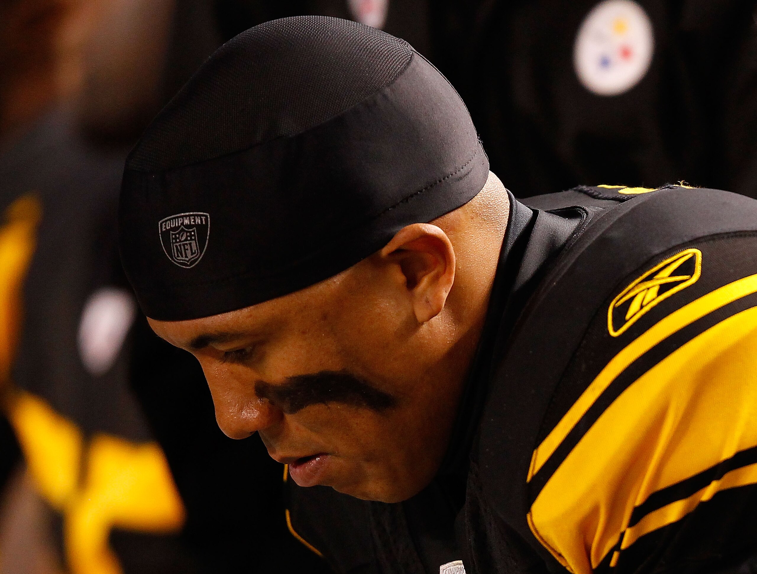 PITTSBURGH, PA - NOVEMBER 14:  Hines Ward #86 of the Pittsburgh Steelers sits on the bench after suffering a concussion during the game against the New England Patriots on November 14, 2010 at Heinz Field in Pittsburgh, Pennsylvania.  (Photo by Jared Wick