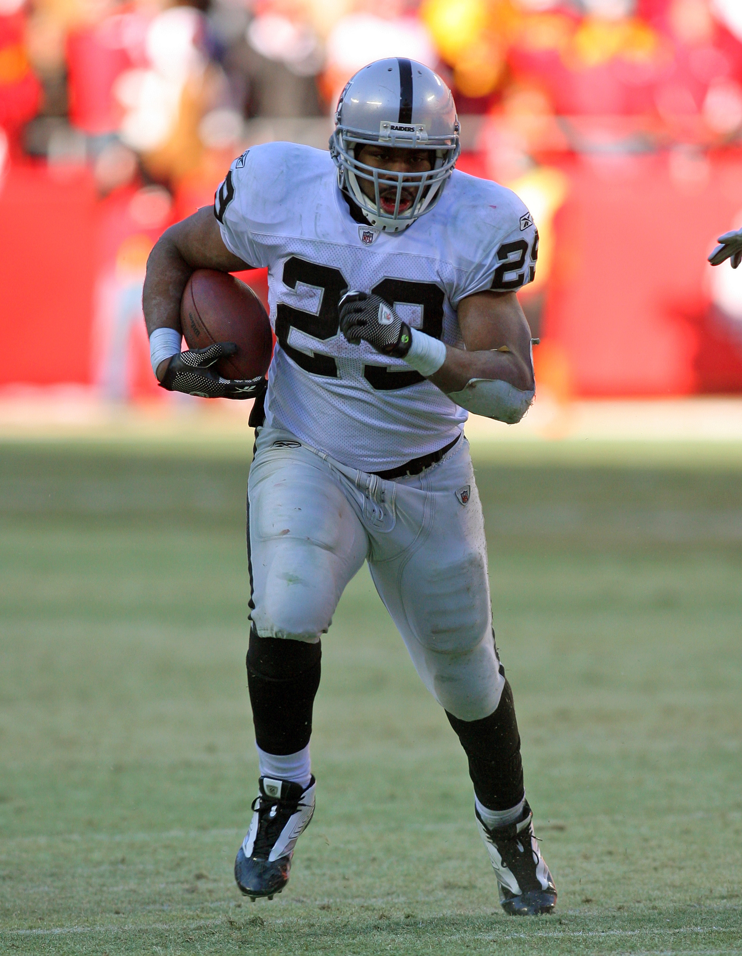 KANSAS CITY, MO - JANUARY 02:  Running back Michael Bush #29 of the Oakland Raiders runs down field in a game against the Kansas City Chiefs at Arrowhead Stadium on January 2, 2011 in Kansas City, Missouri.  (Photo by Tim Umphrey/Getty Images)