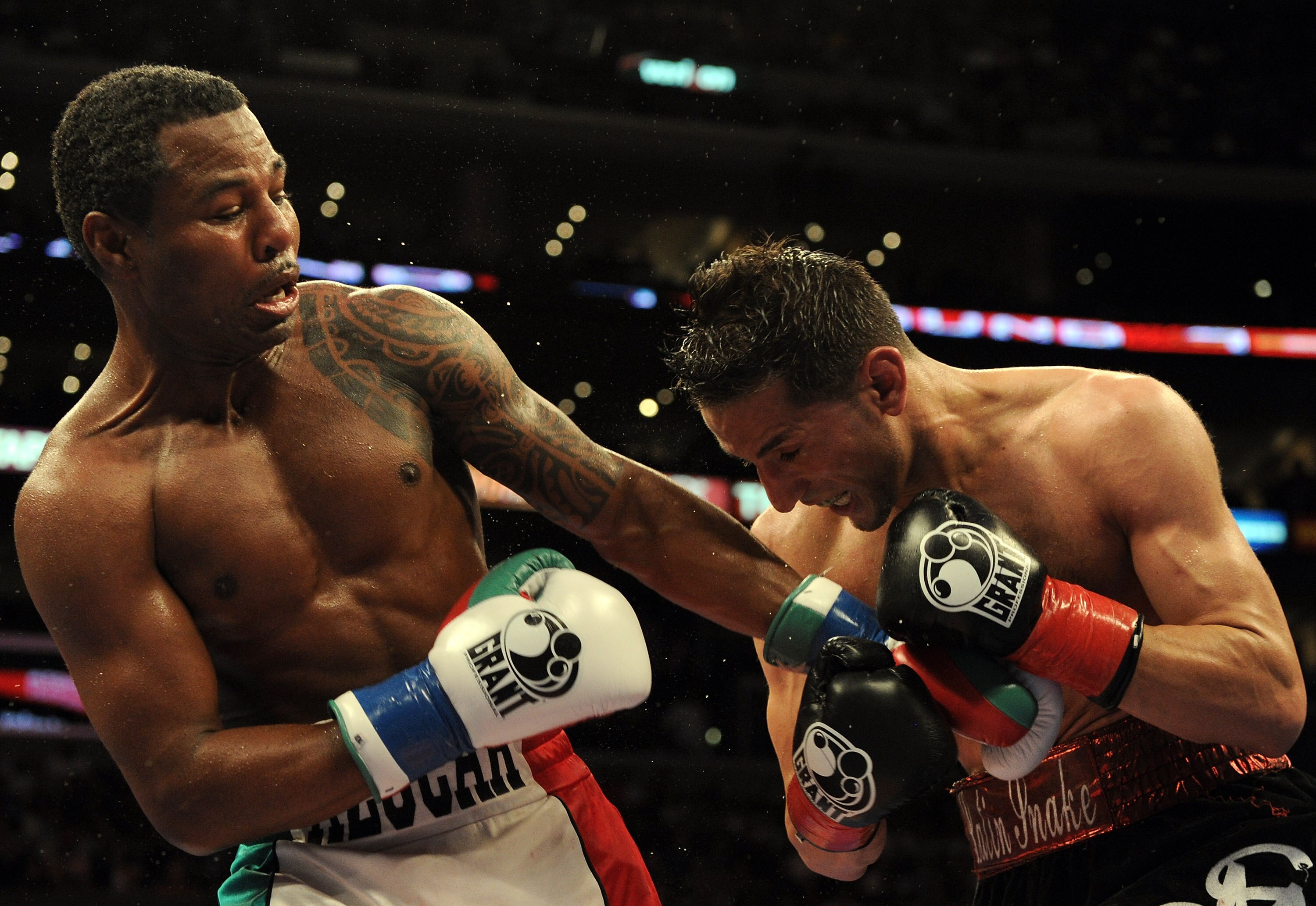 Шейн систем. Shane mosley. шейн мосли фото. фоорма мосли. shane harris.