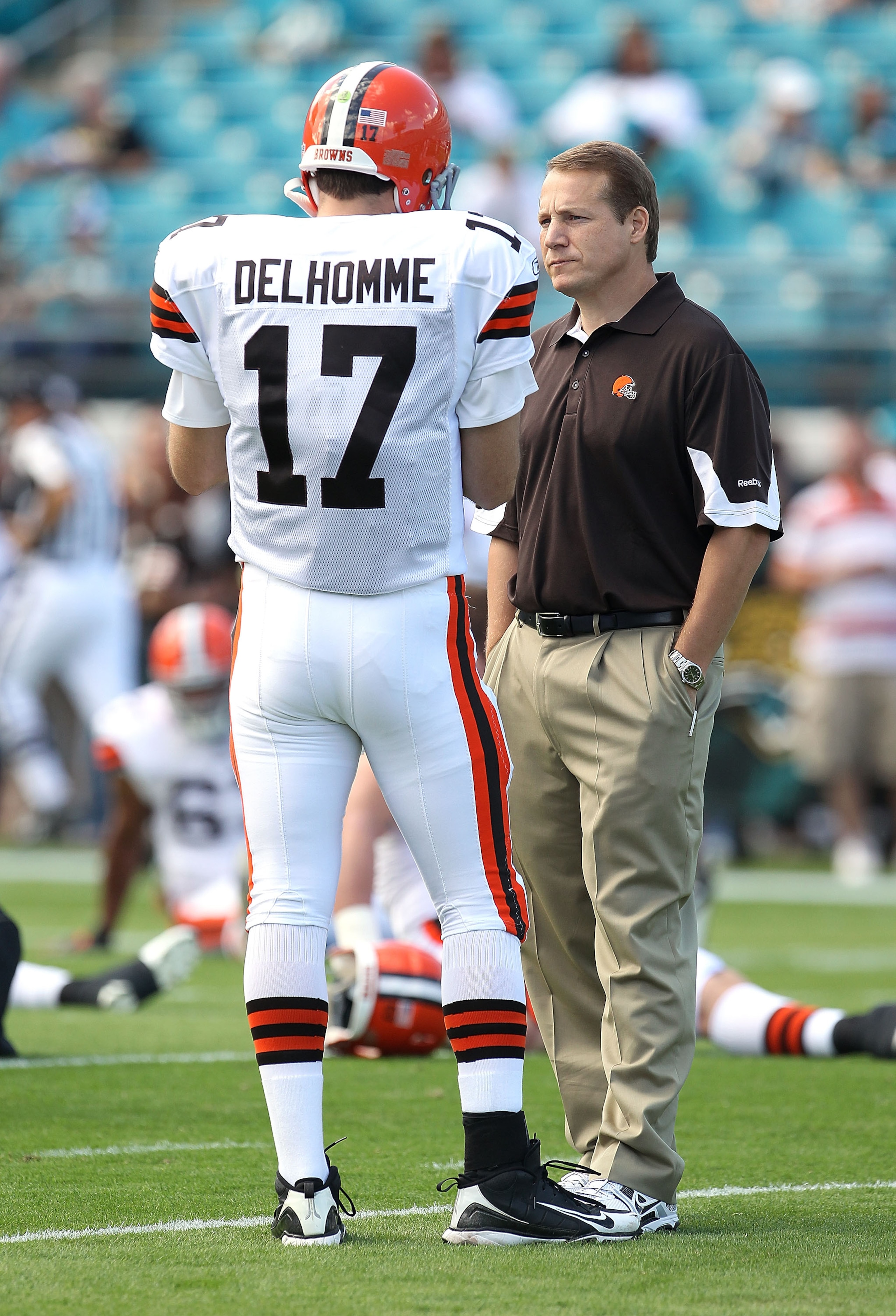 JACKSONVILLE, FL - NOVEMBER 21:  Jake Delhomme #17  of the Cleveland Browns talks with head coach Eric Mangini during a game agaisnt the Jacksonville Jaguars at EverBank Field on November 21, 2010 in Jacksonville, Florida.  (Photo by Mike Ehrmann/Getty Im