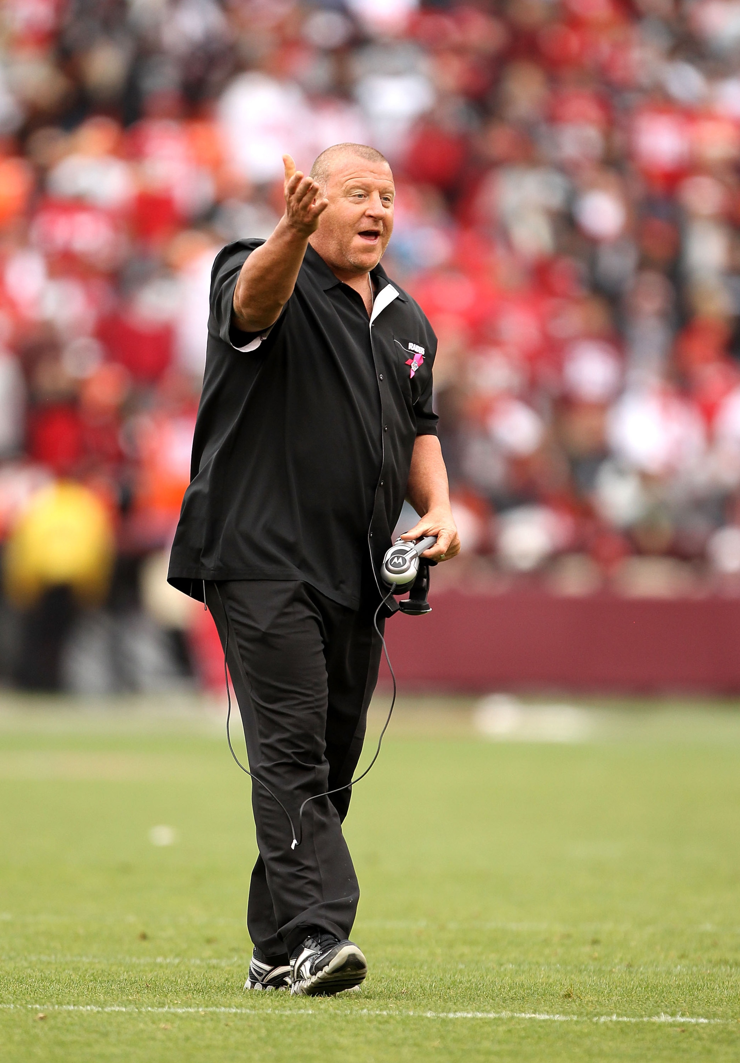 SAN FRANCISCO - OCTOBER 17: Head coach Tom Cable of the Oakland Raiders walks the sidelines during their game against the San Francisco 49ers at Candlestick Park on October 17, 2010 in San Francisco, California. (Photo by Ezra Shaw/Getty Images) SAN FRANCISCO - OCTOBER 17: Head coach Tom Cable of the Oakland Raiders walks the sidelines during their game against the San Francisco 49ers at Candlestick Park on October 17, 2010 in San Francisco, California. (Photo by Ezra Shaw/Getty Images)