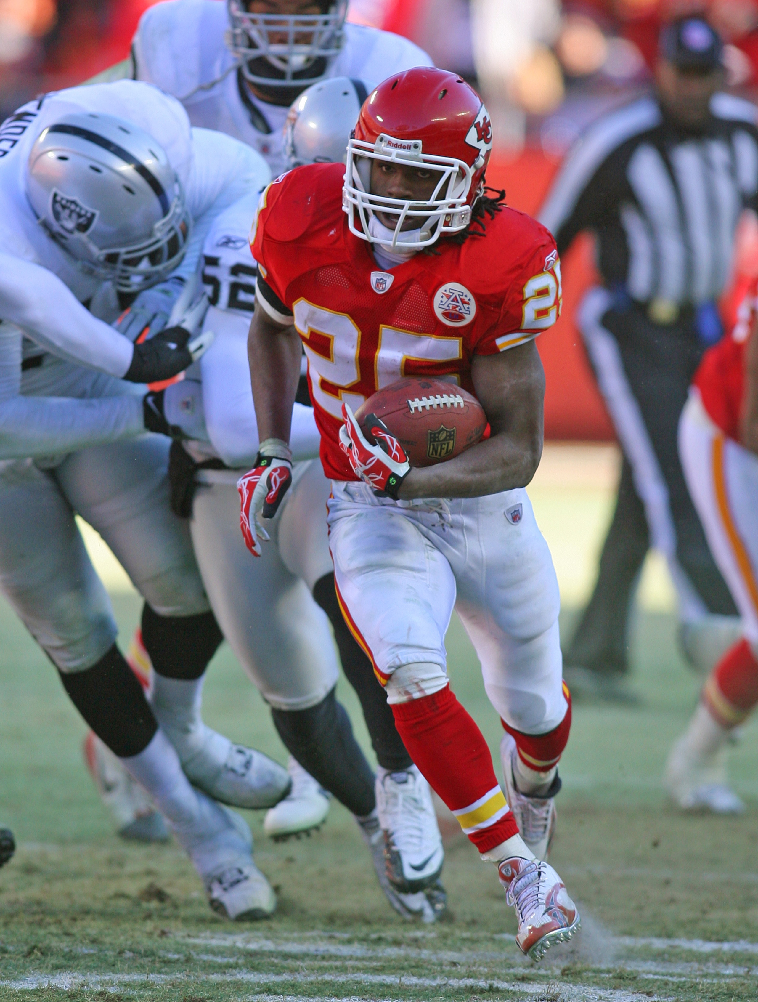 KANSAS CITY, MO - JANUARY 02: Running back Jamaal Charles #25 of the Kansas City Chiefs runs down field in a game against the Oakland Raiders at Arrowhead Stadium on January 2, 2011 in Kansas City, Missouri. The Raiders won 31-10 (Photo by Tim Umphrey/G KANSAS CITY, MO - JANUARY 02: Running back Jamaal Charles #25 of the Kansas City Chiefs runs down field in a game against the Oakland Raiders at Arrowhead Stadium on January 2, 2011 in Kansas City, Missouri. The Raiders won 31-10 (Photo by Tim Umphrey/G