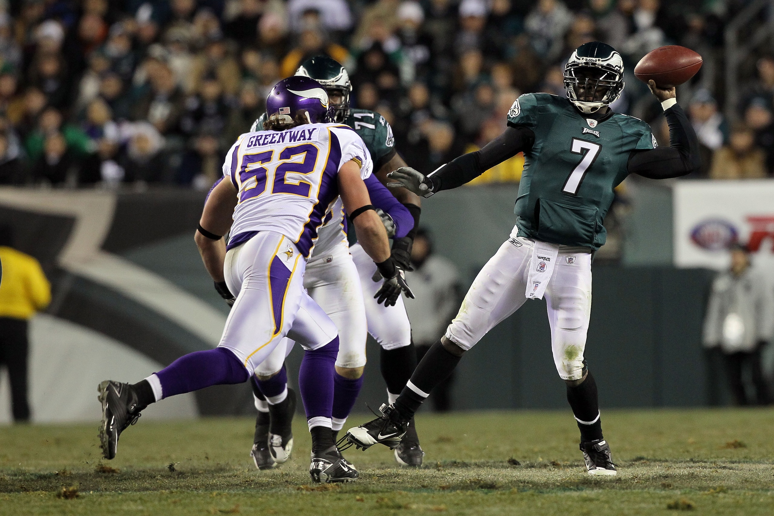 PHILADELPHIA, PA - DECEMBER 28: Michael Vick #7 of the Philadelphia Eagles in action against the Minnesota Vikings at Lincoln Financial Field on December 26, 2010 in Philadelphia, Pennsylvania. (Photo by Jim McIsaac/Getty Images) PHILADELPHIA, PA - DECEMBER 28: Michael Vick #7 of the Philadelphia Eagles in action against the Minnesota Vikings at Lincoln Financial Field on December 26, 2010 in Philadelphia, Pennsylvania. (Photo by Jim McIsaac/Getty Images)