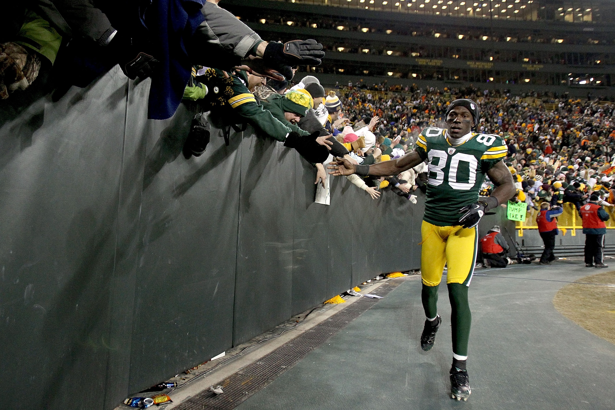 GREEN BAY, WI - JANUARY 02:  Donald Driver #80 of the Green Bay Packers circles the field after the Packers win over the Chicago Bears at Lambeau Field on January 2, 2011 in Green Bay, Wisconsin.  (Photo by Matthew Stockman/Getty Images)