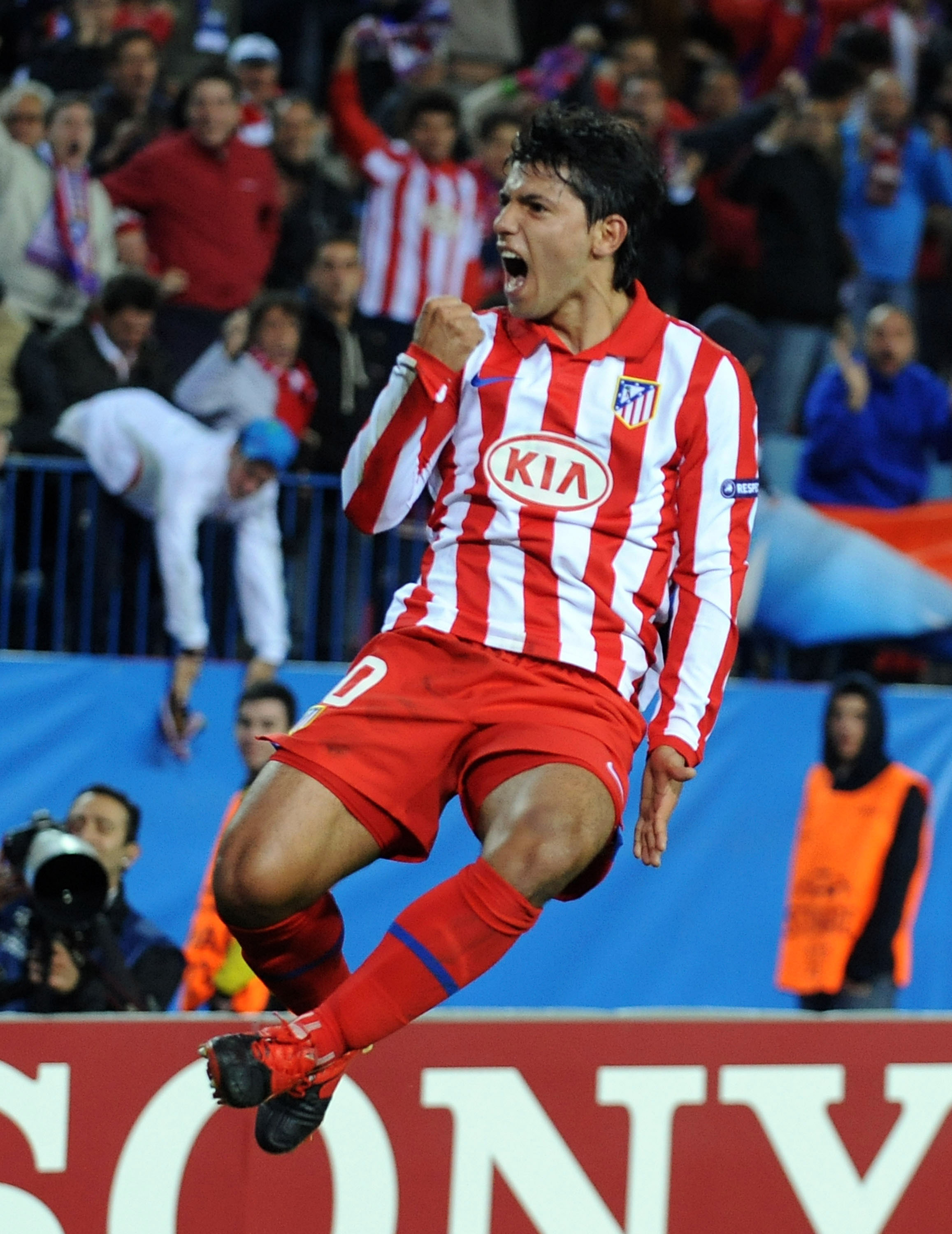 MADRID, SPAIN - NOVEMBER 03: Sergio Aguero of Atletico Madrid celebrates after scoring his second goal against Chelsea during the UEFA Champions League Group D match on November 3, 2009 in Madrid, Spain.  (Photo by Denis Doyle/Getty Images)