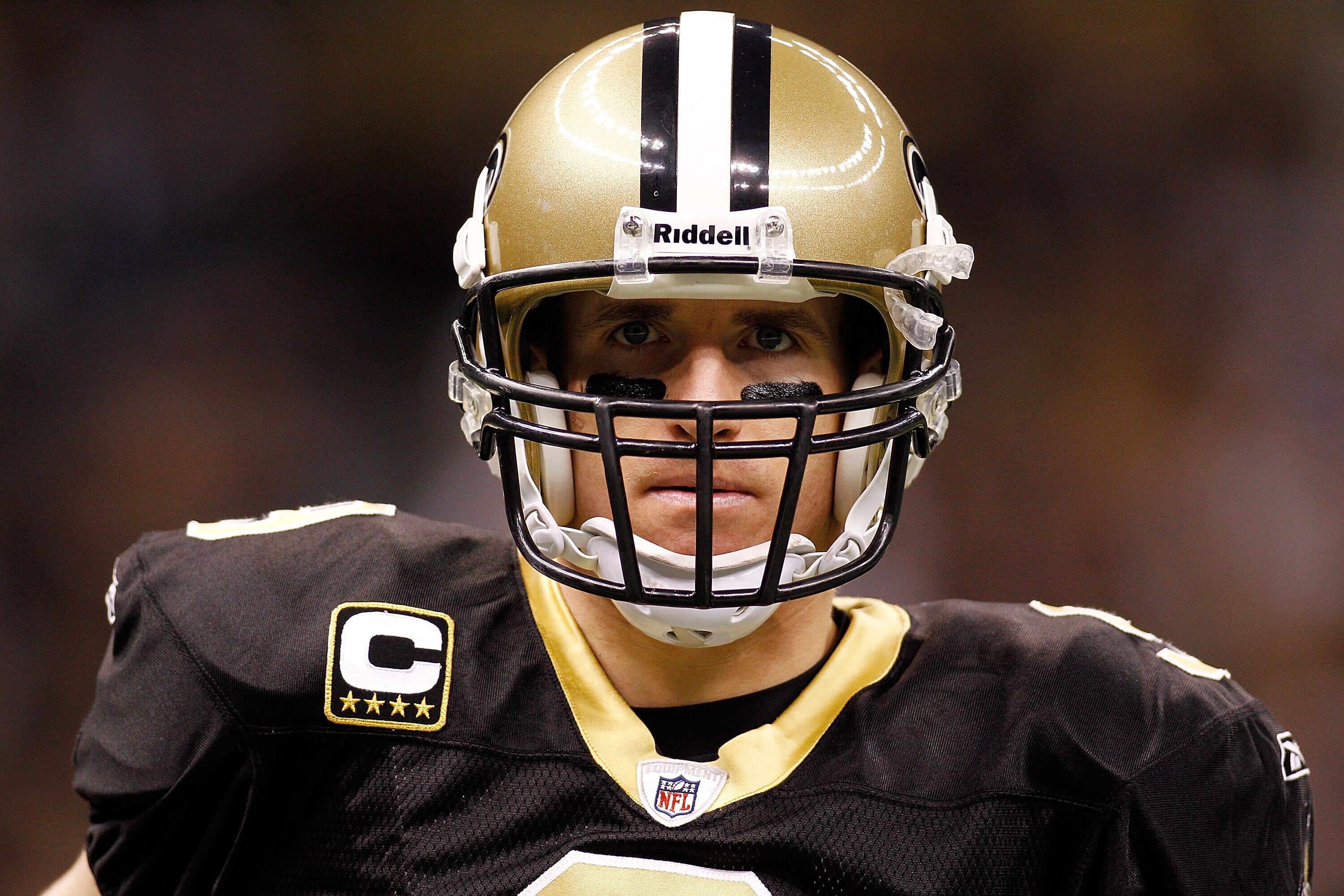 NEW ORLEANS, LA - JANUARY 02:  Drew Brees #9 of the New Orleans Saints warms up before playing the Tampa Bay Buccaneers at the Louisiana Superdome on January 2, 2011 in New Orleans, Louisiana.  (Photo by Chris Graythen/Getty Images)